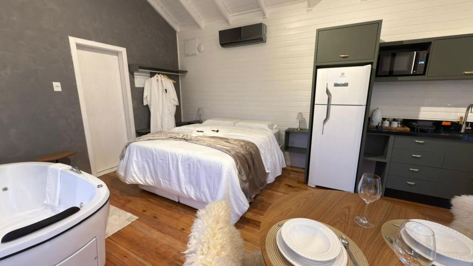 Deluxe Double Room with Bath