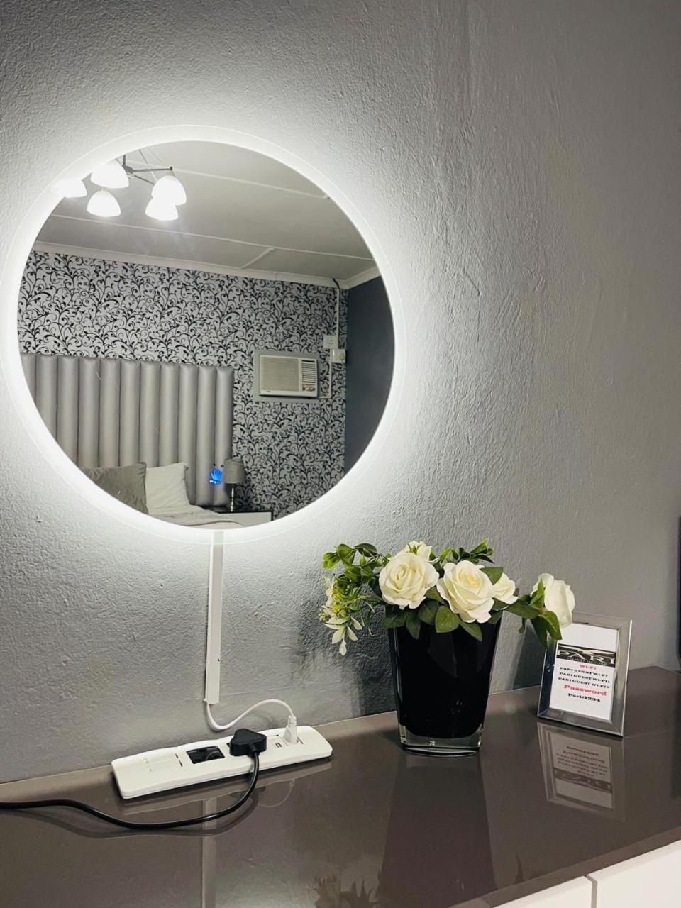 Deluxe Double Room (2 Adults + 1 Child)