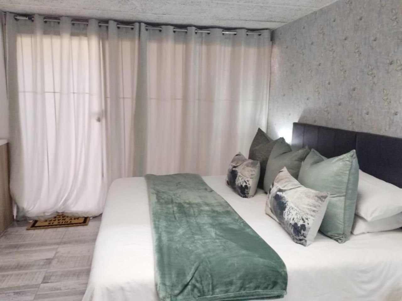 Apartment with Shower