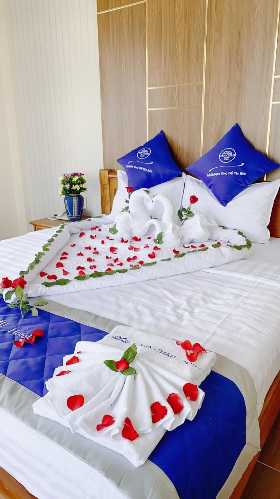 khach San Yen Chau Duplex Quadruple Room 2