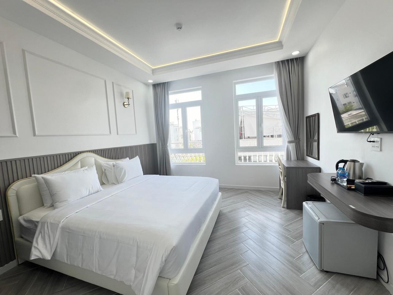 PARIS HOTEL CHAU DOC Deluxe King Room 2