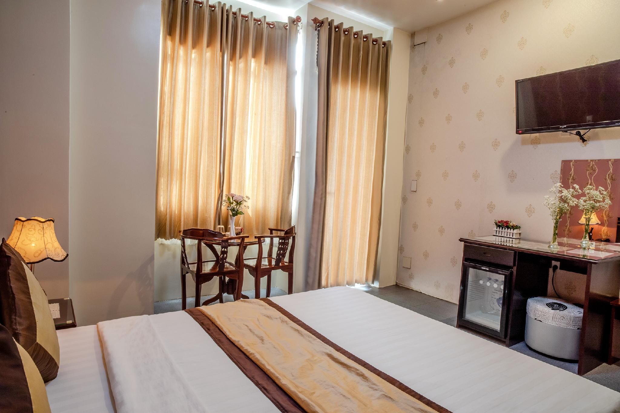 Dong Bao Hotel An Giang Double Room Balcony 2