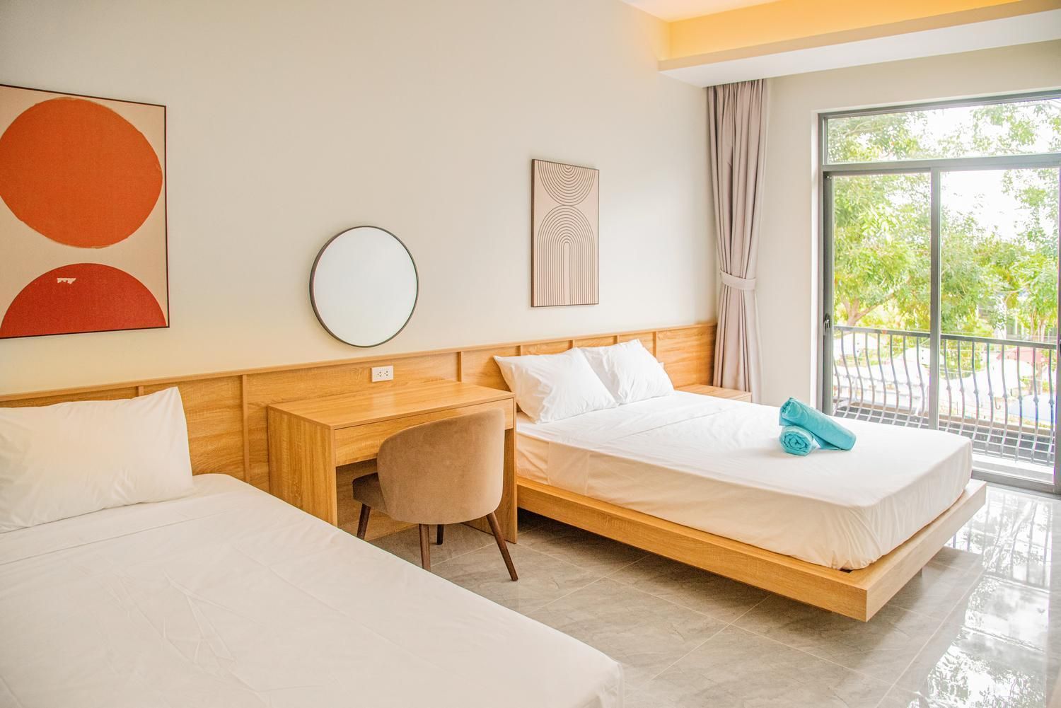 The Vista Châu Đốc Hotel Family Room with Balcony