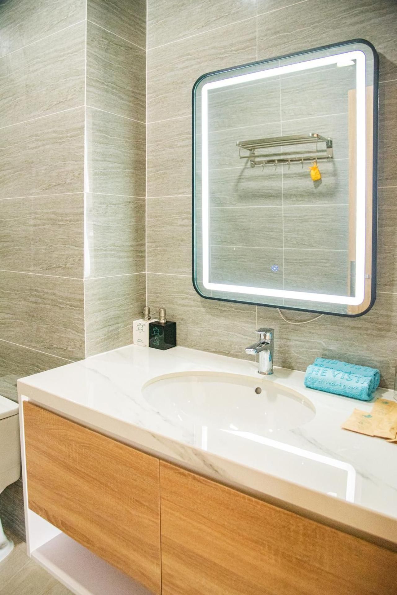 The Vista Châu Đốc Hotel Deluxe Double Room with Balcony 3