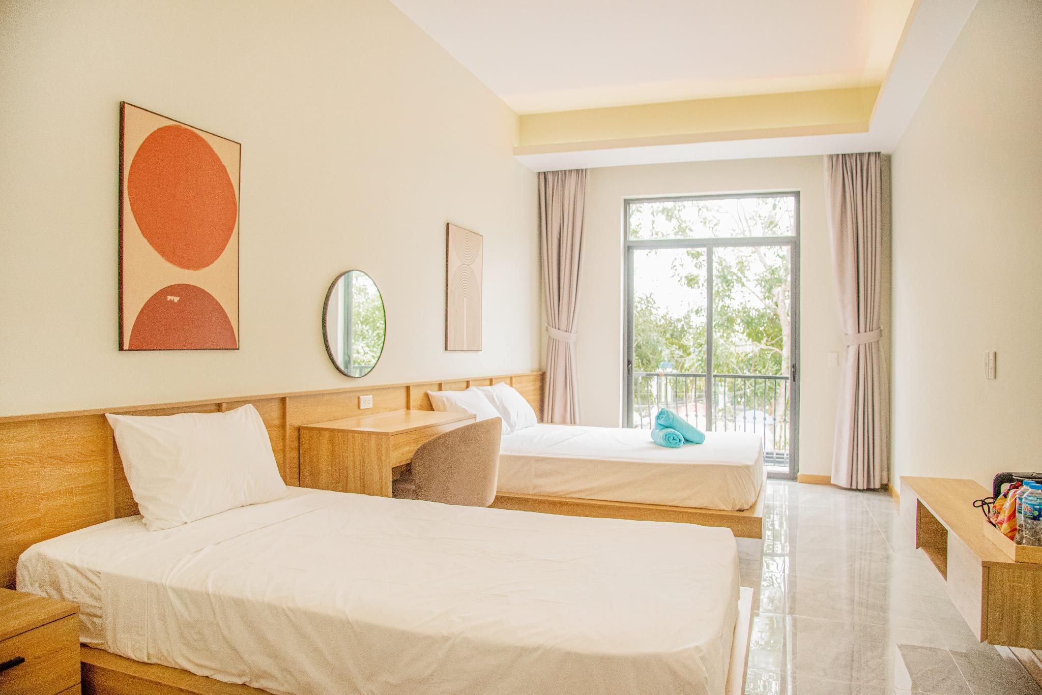 The Vista Châu Đốc Hotel Family Room with Balcony 2