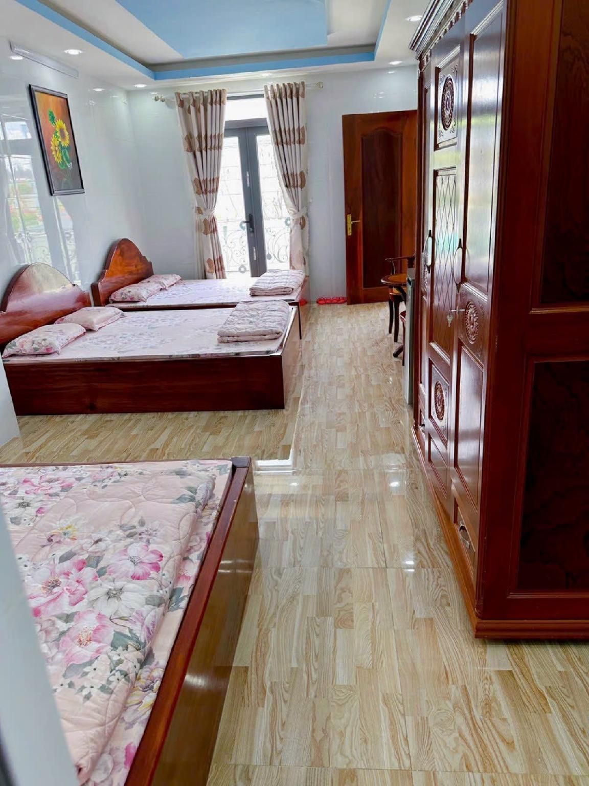 Phi Mai Hotel Family Room 3