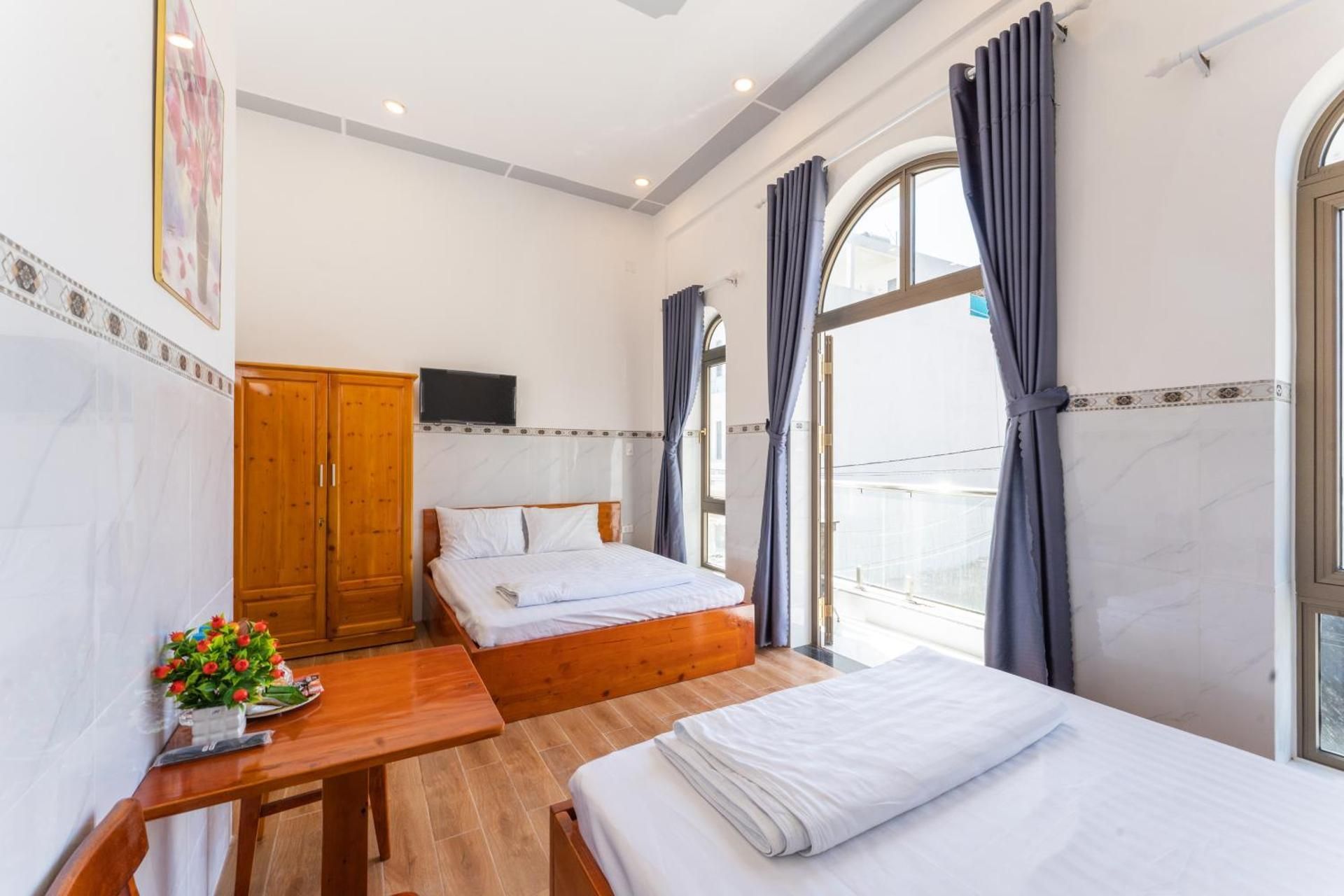 Family Room with Side Sea View