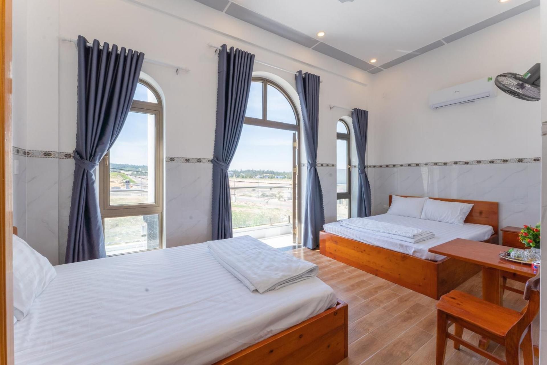 Family Room with Side Sea View