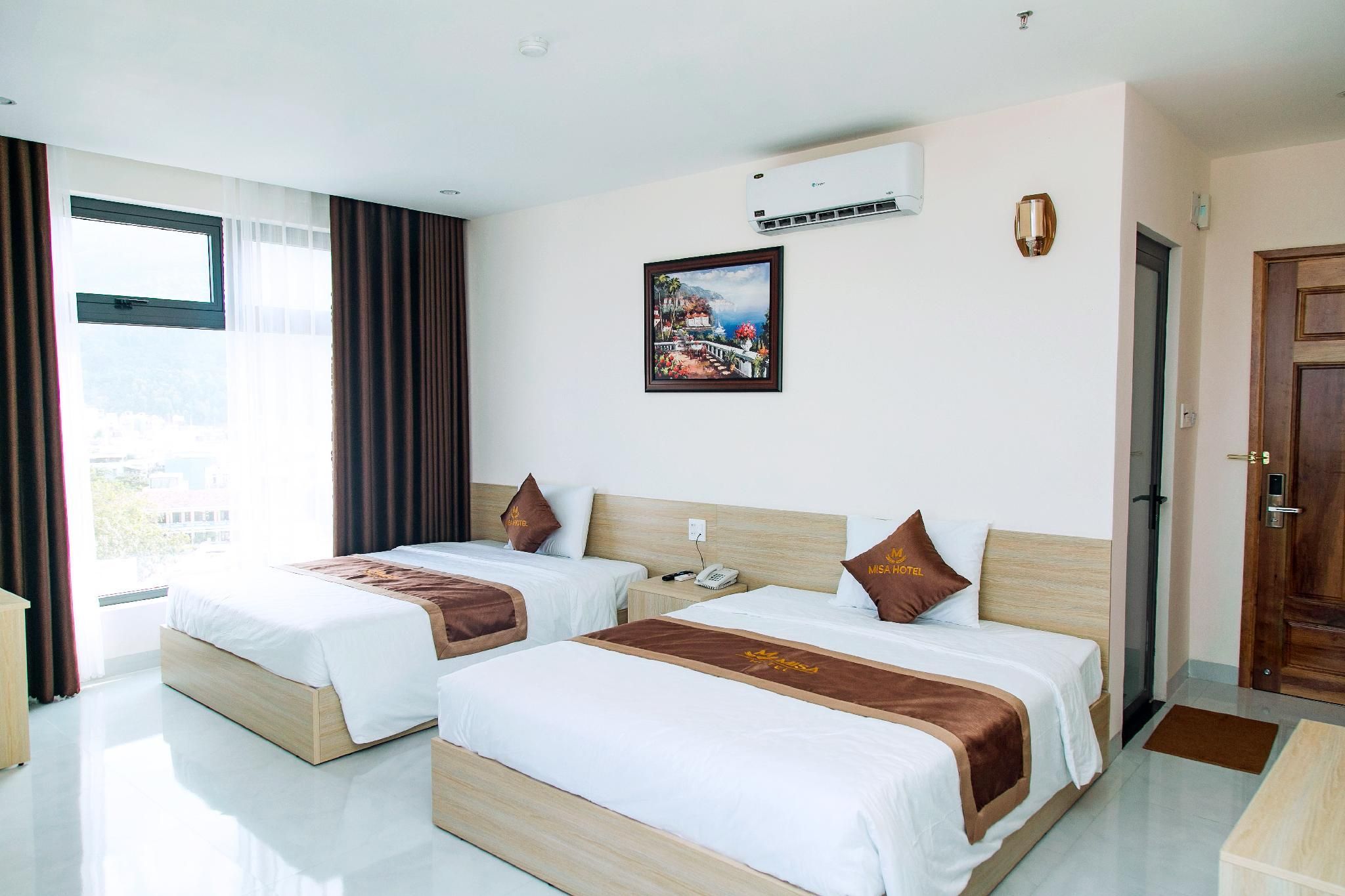 Ocean View - Deluxe Room with View Bathroom for up to 4 People
