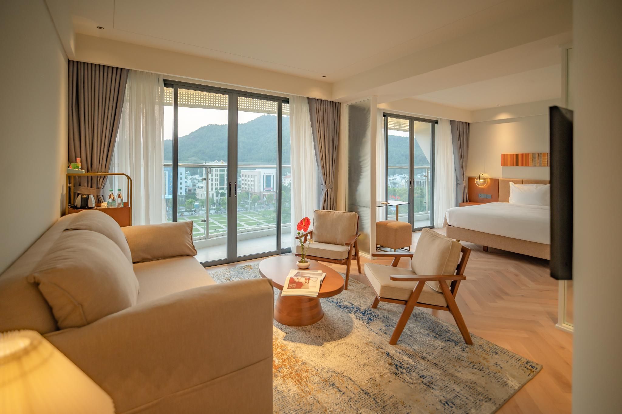 Suite King - City View