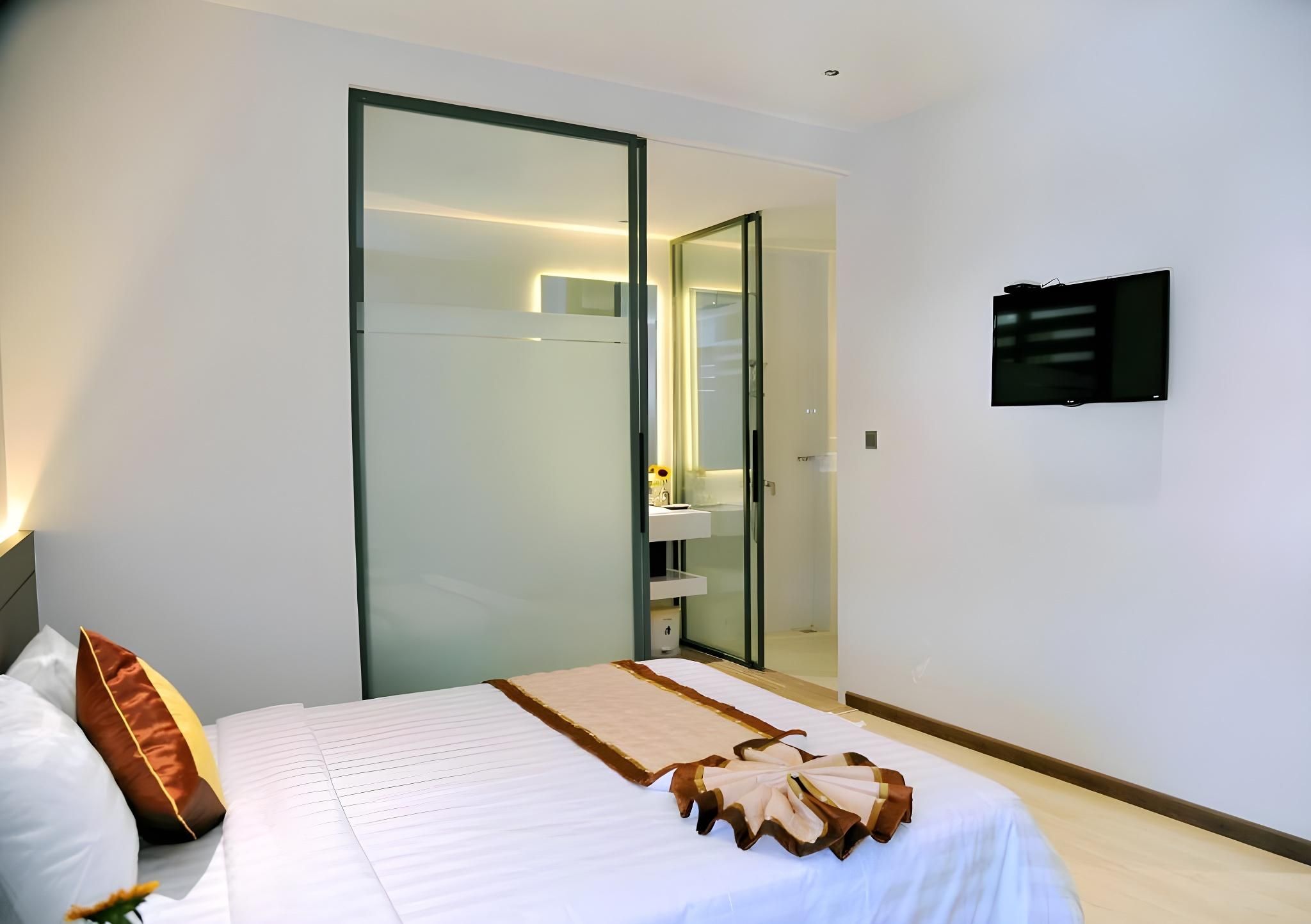 Bathtub Room