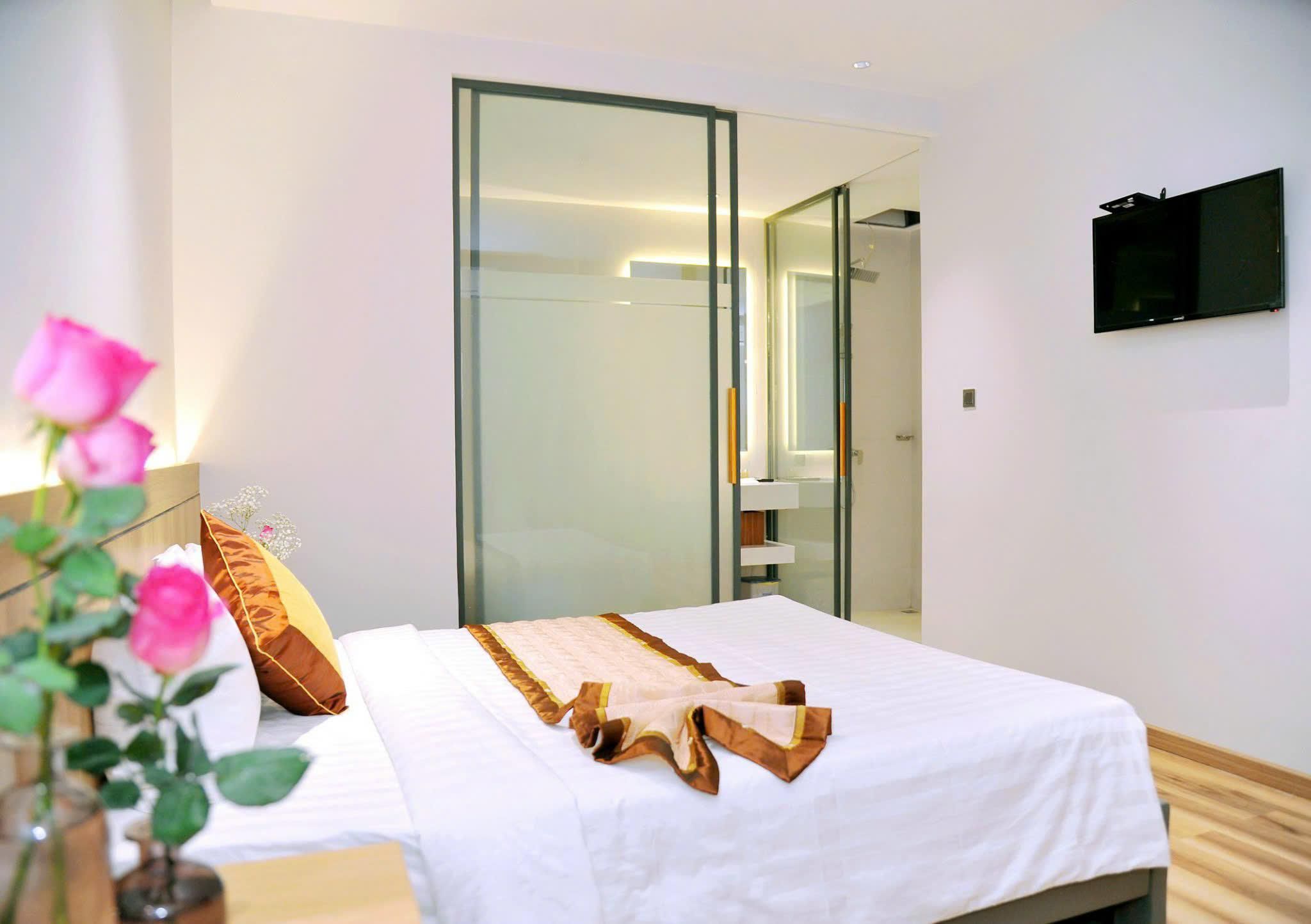 Bathtub Room