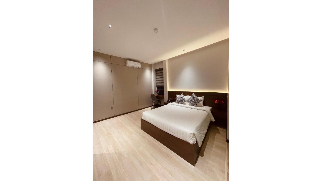 Double Room with Bathtub