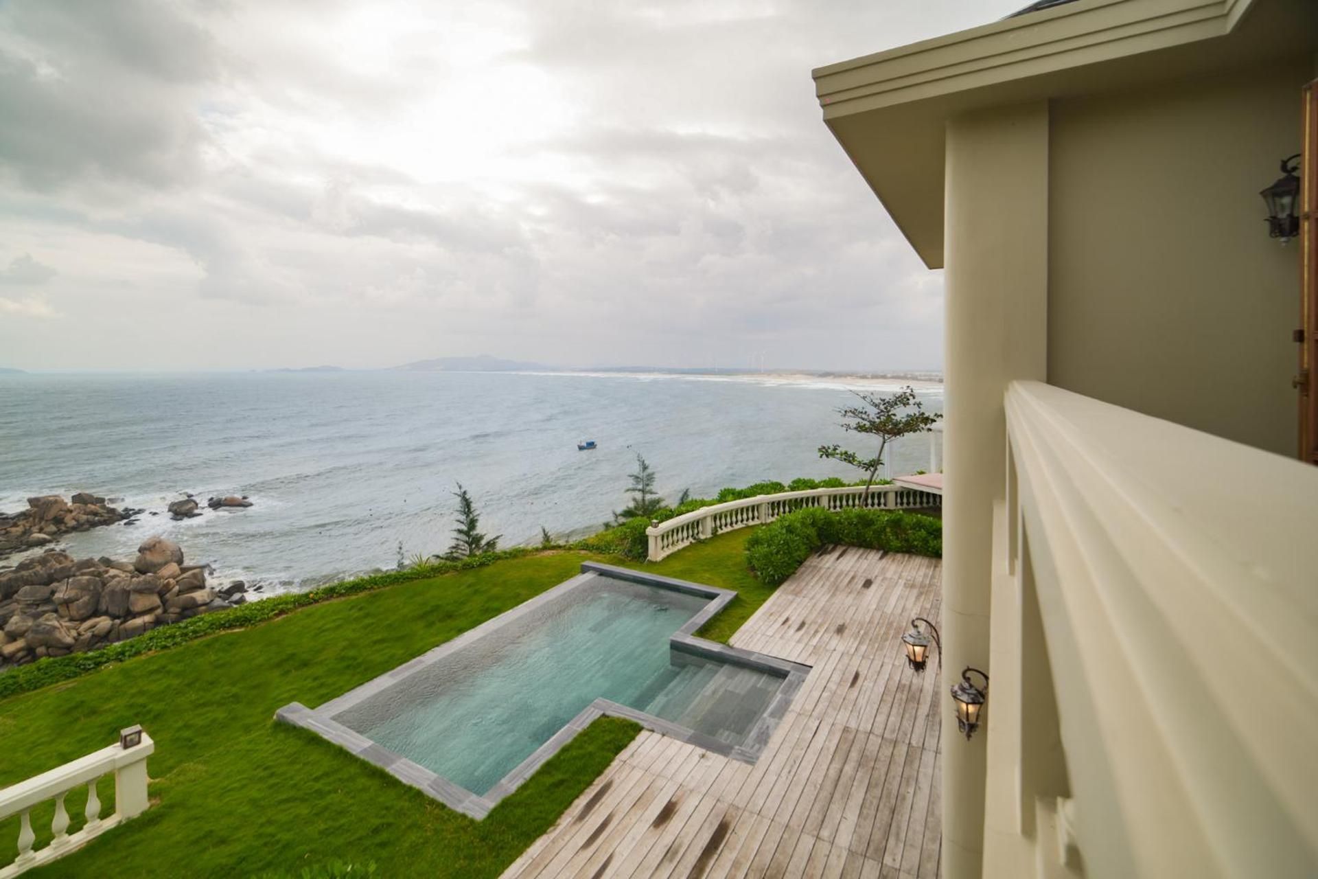 Villa - Beach Front