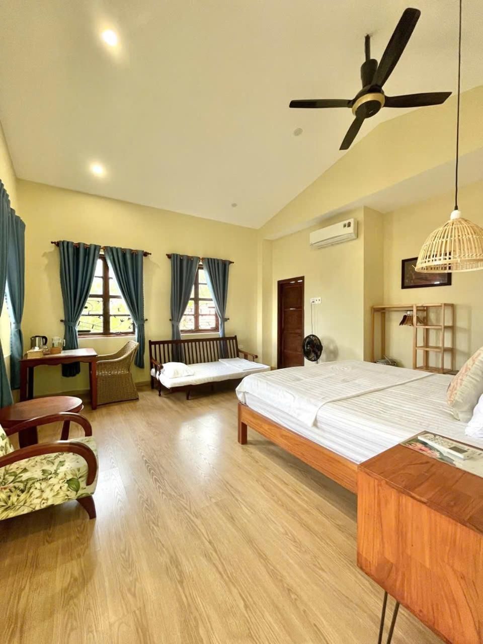Triple Room