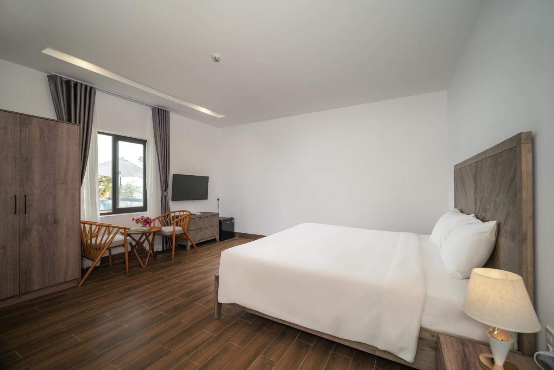 Deluxe Queen Room