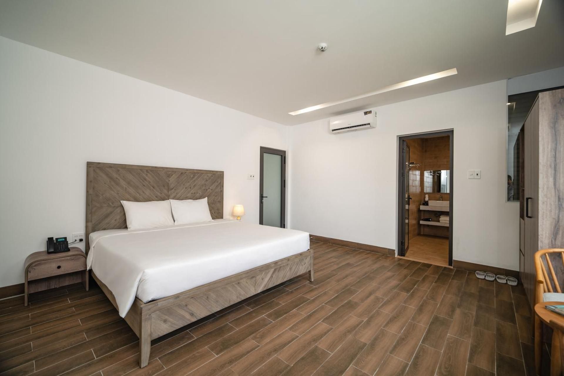 Deluxe Queen Room