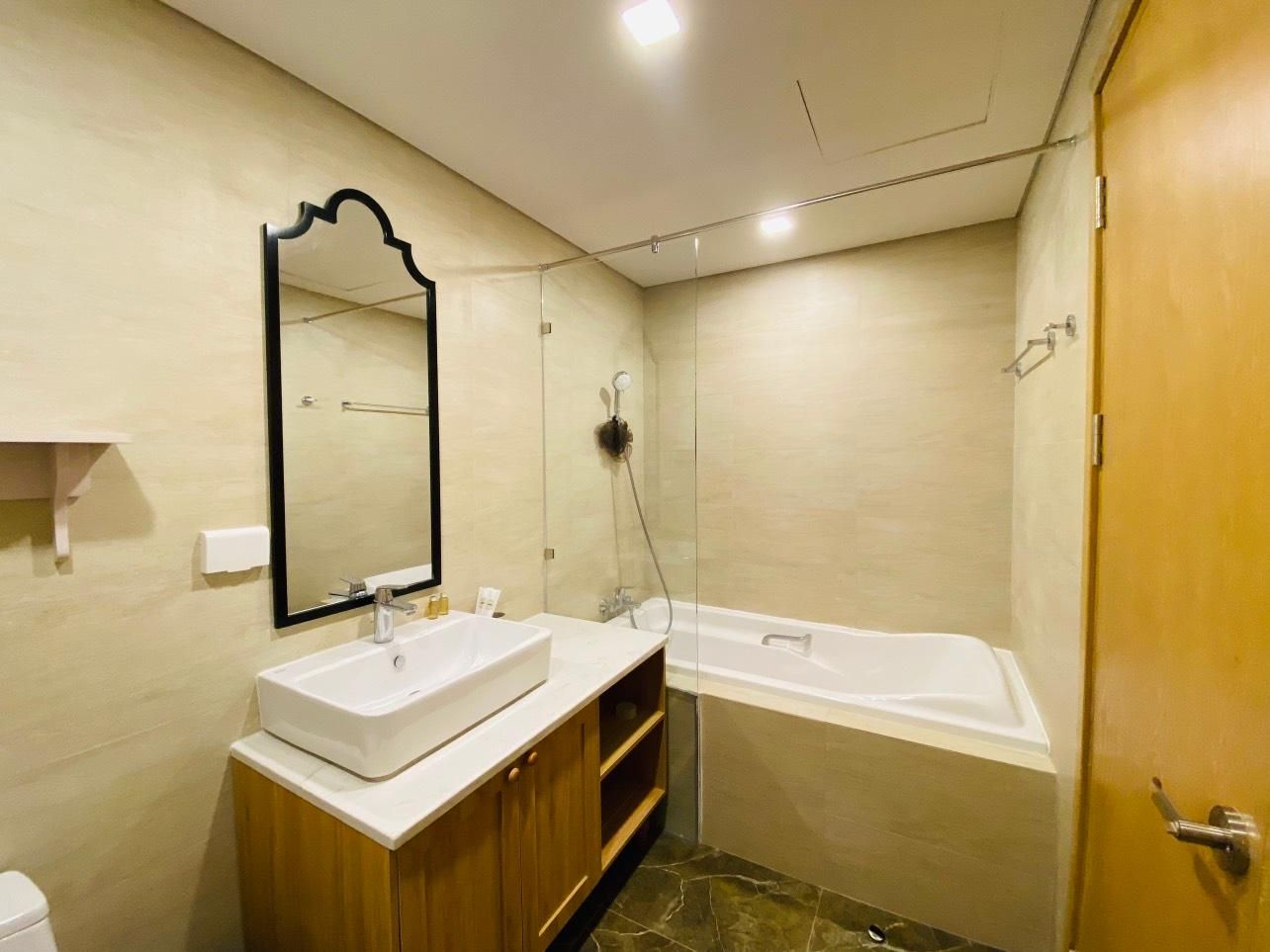 3-Bedroom Sea View Apartment with Balcony