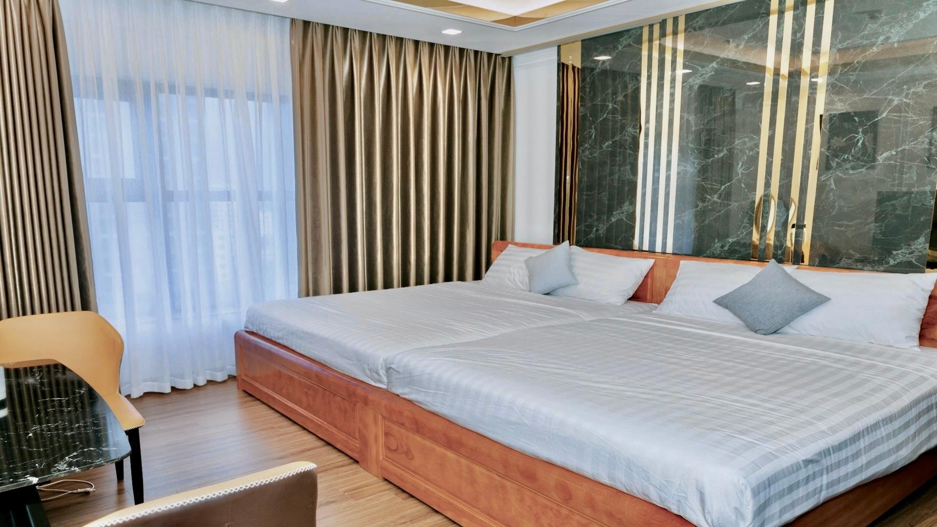 3-Bedroom Sea View Apartment with Balcony