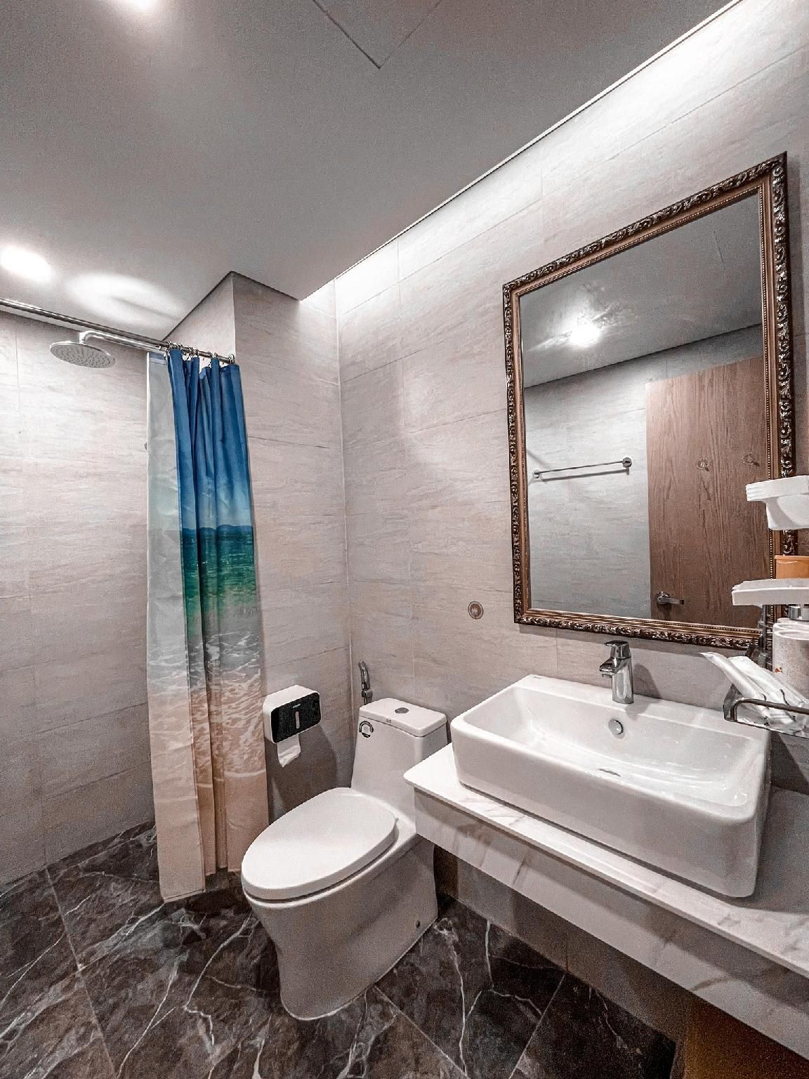 Two-Bedroom Ocean View Apartment