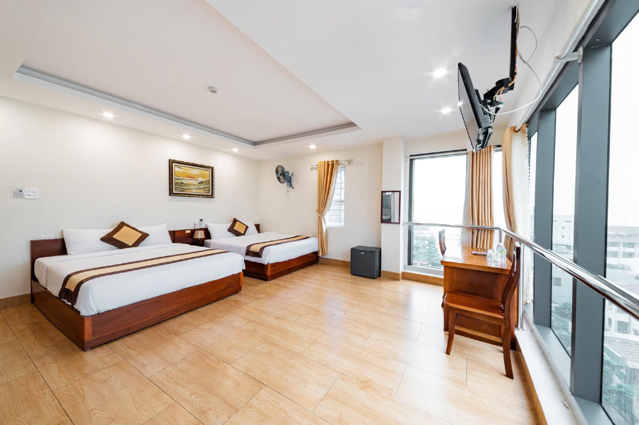 Family City View Twin Bed Room