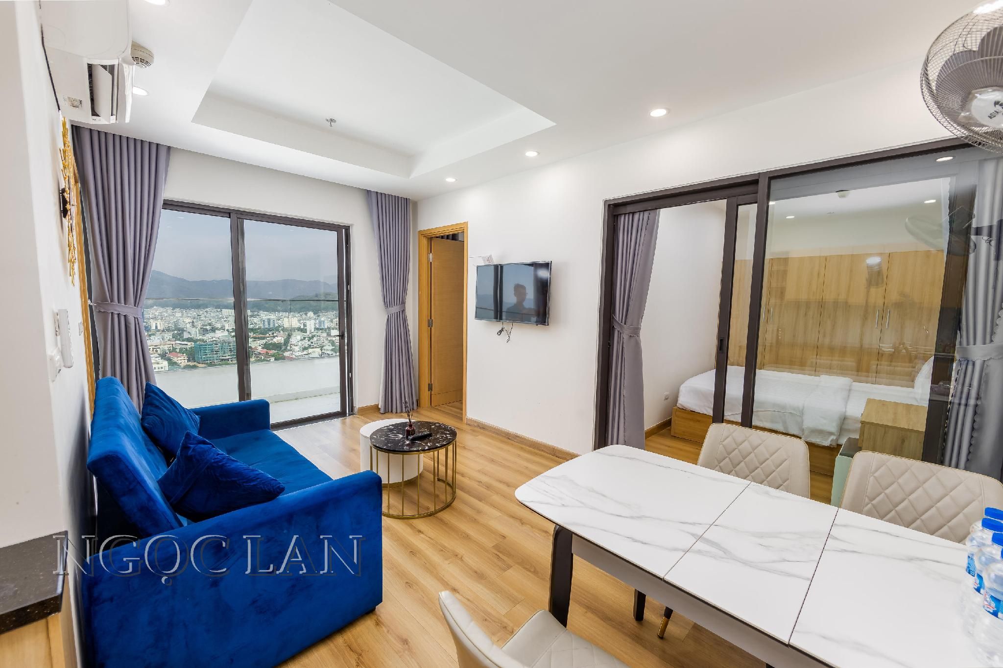 2-Bedroom Sea View Apartment with Balcony