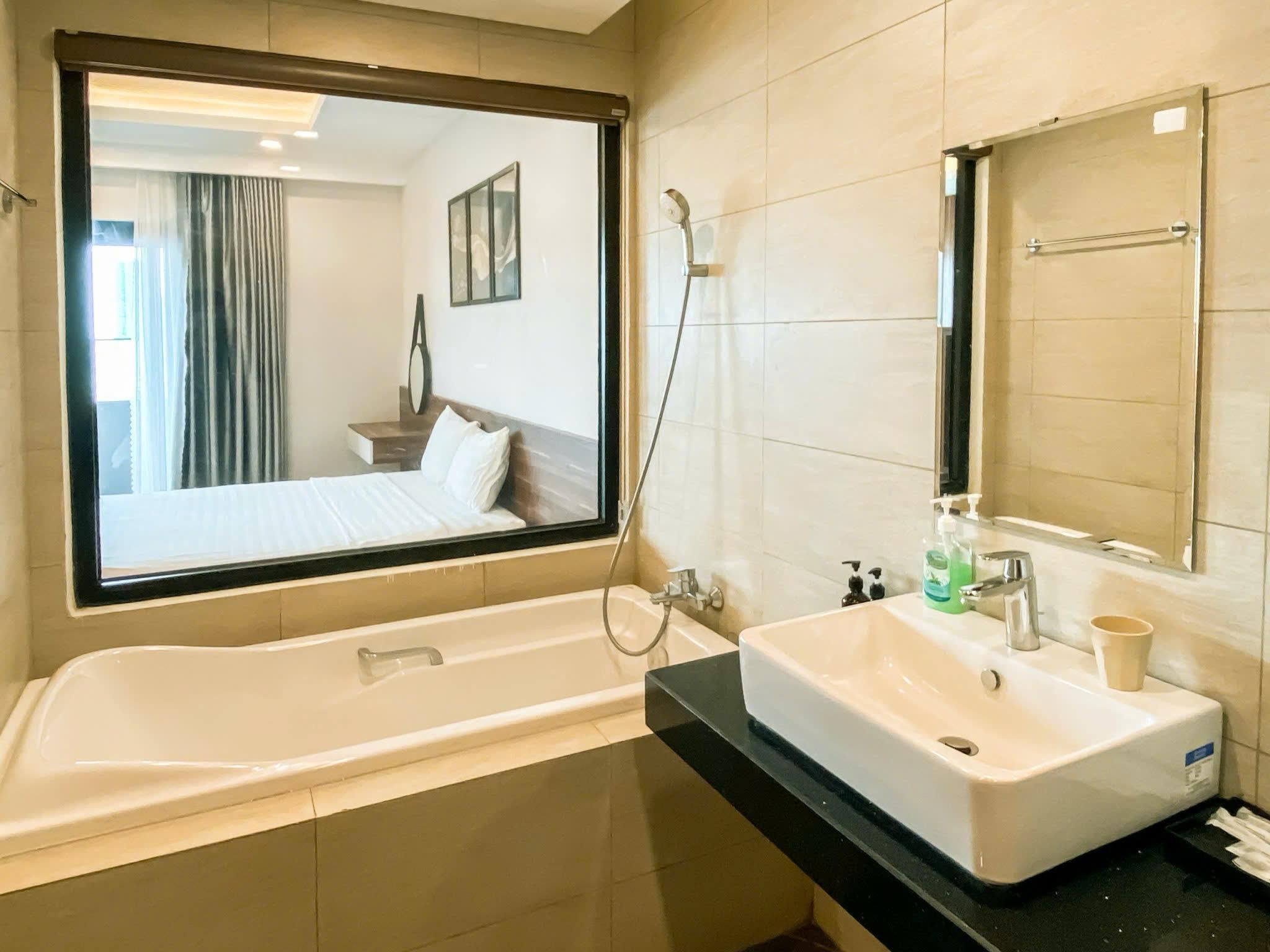 Studio with King or 2 Single Beds