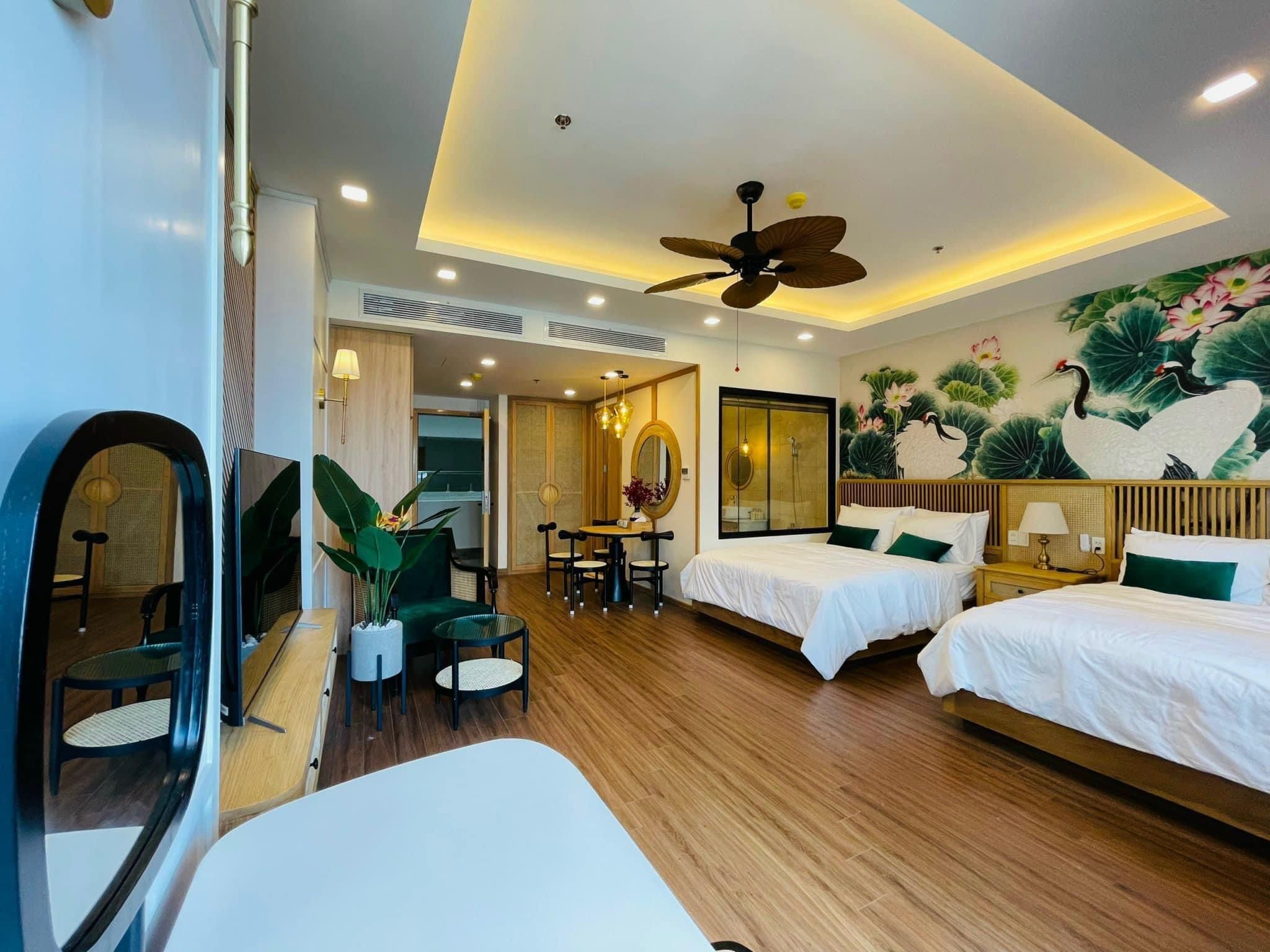 Larger Guest room, 2 Queen, Sofa bed
