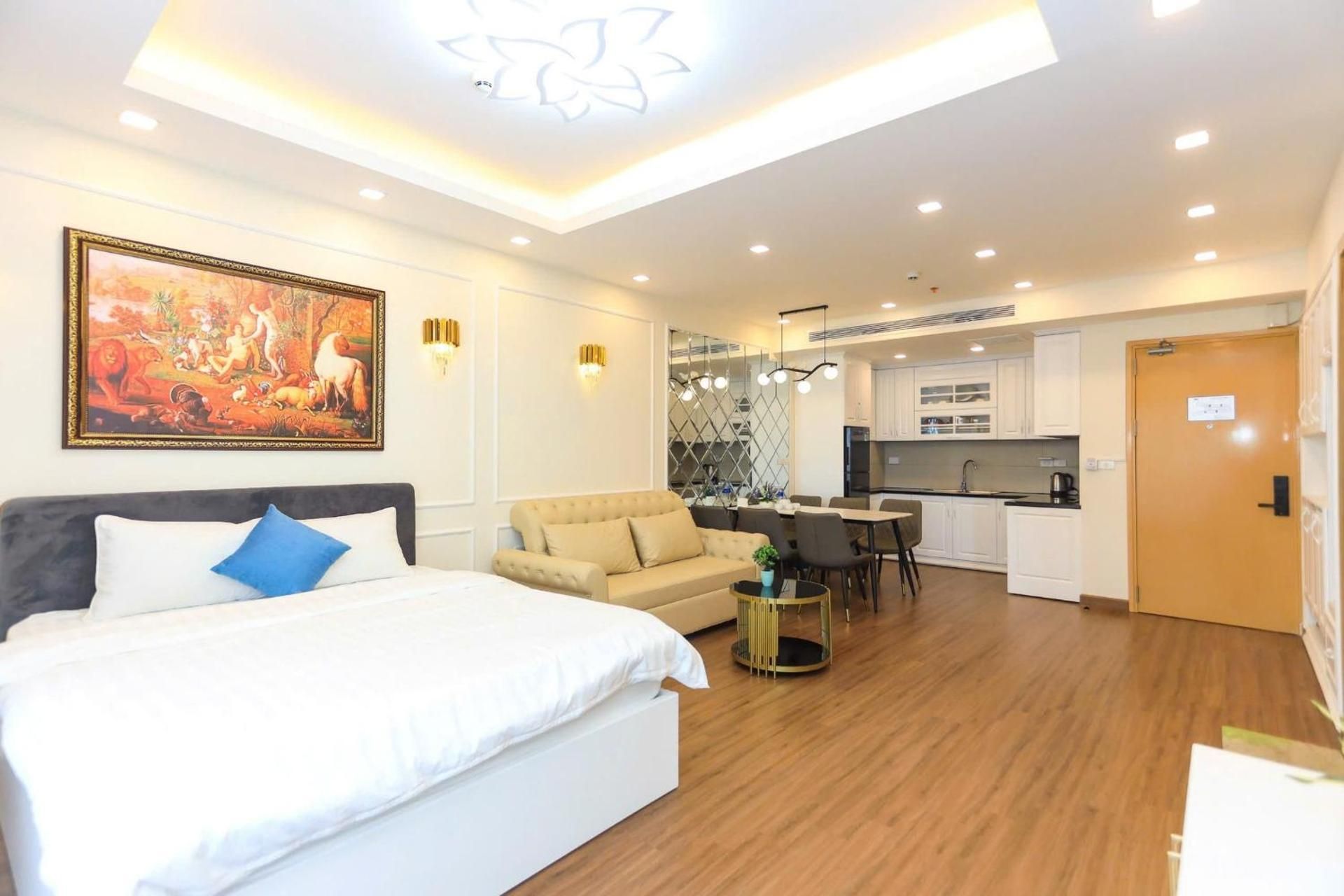 Three-bedroom ocean view apartment