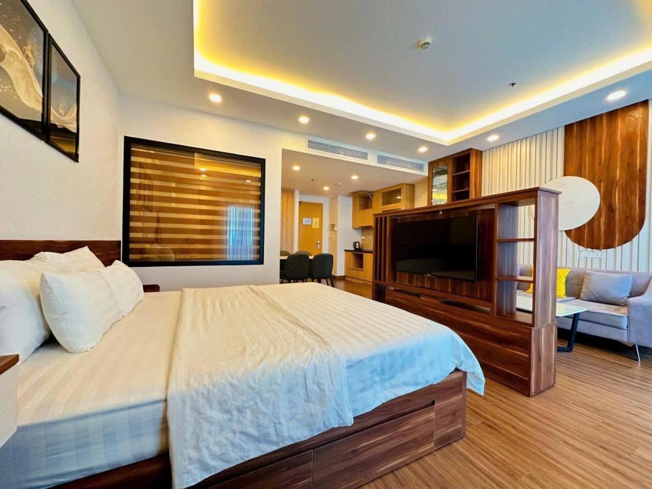 One-Bedroom Apartment with Sea View