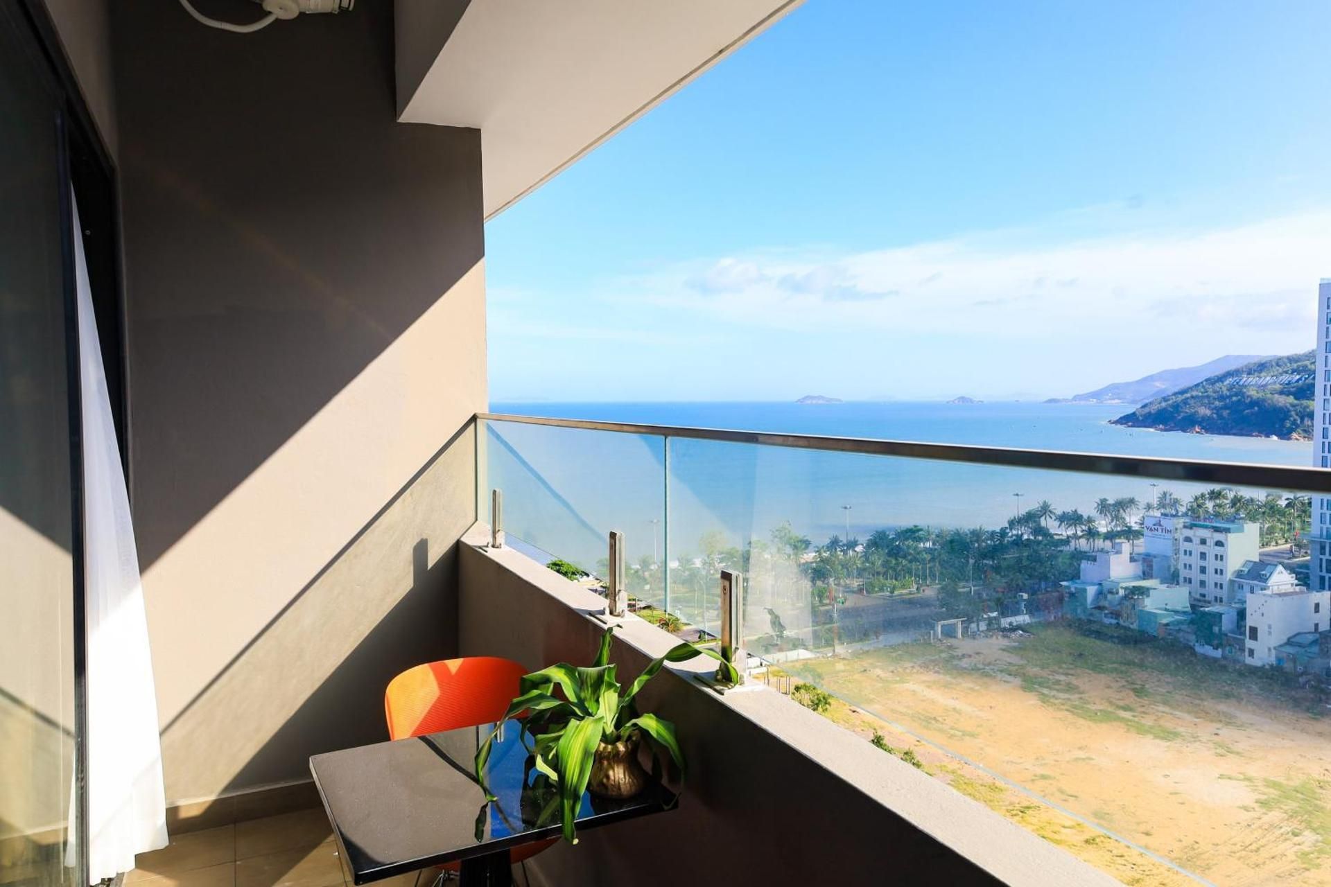 One-Bedroom Apartment with Sea View