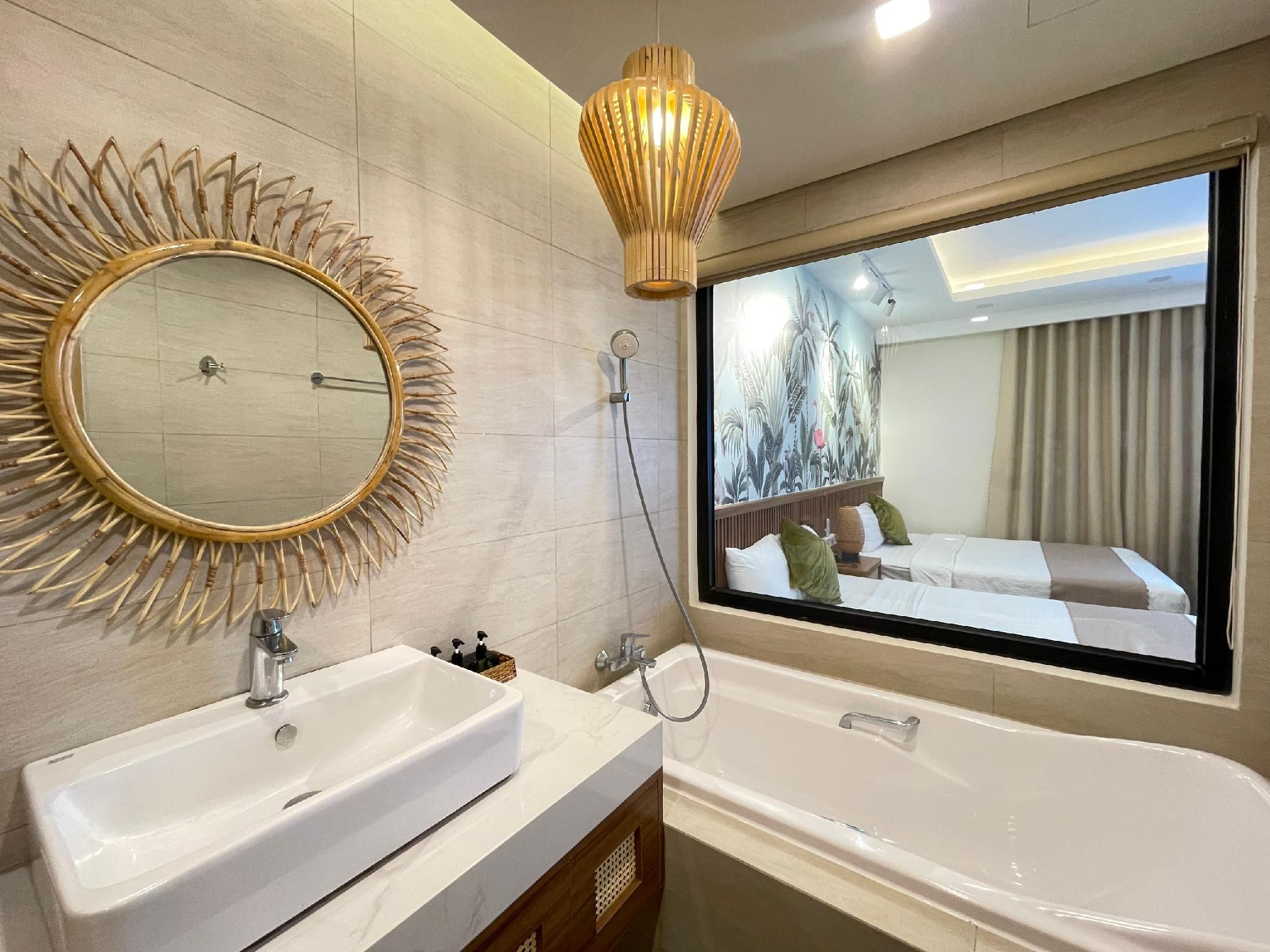 Larger Guest room, 2 Queen, Sofa bed