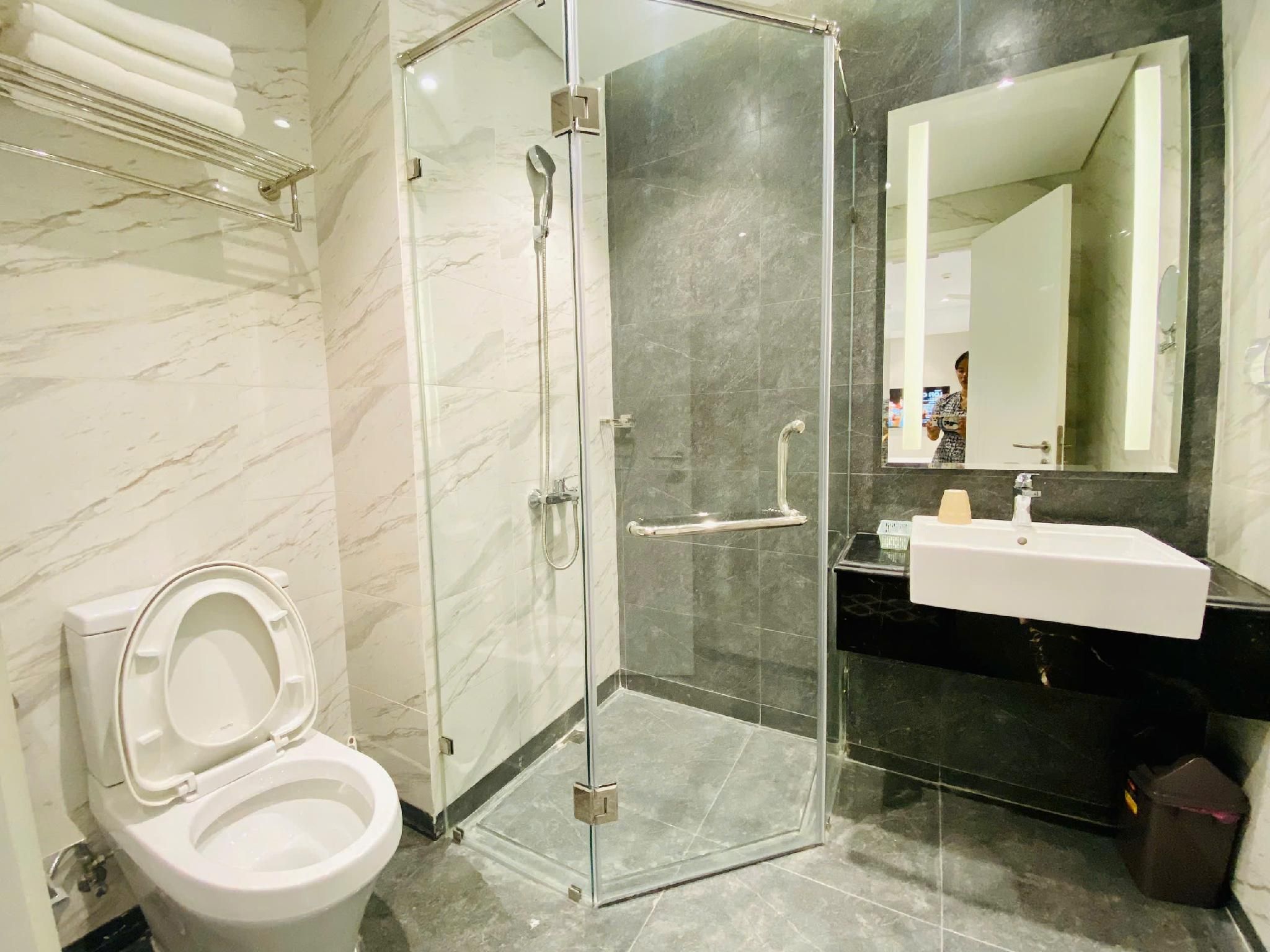 3 Beds - Service Apartment