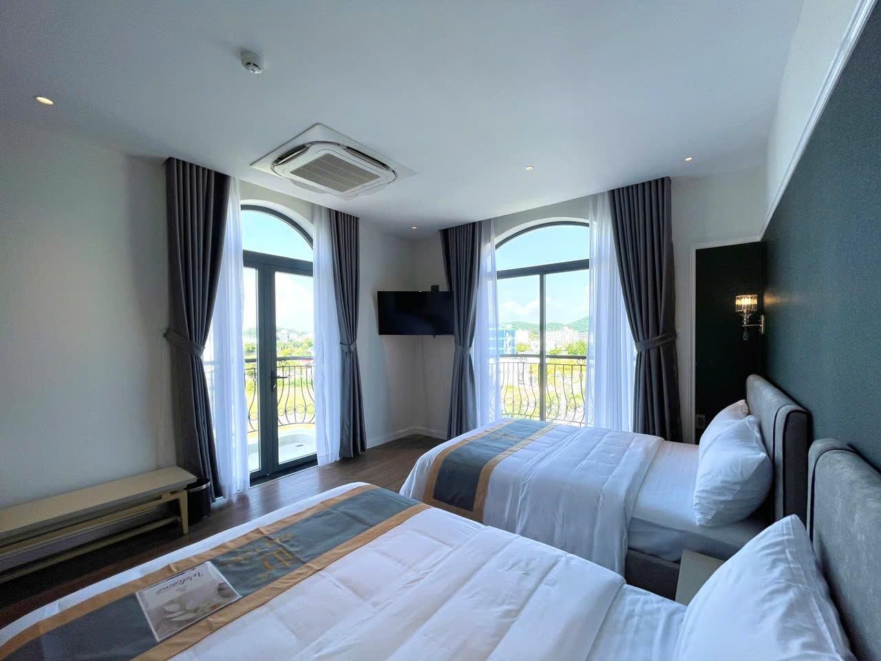 Luxury Room 2 Queens