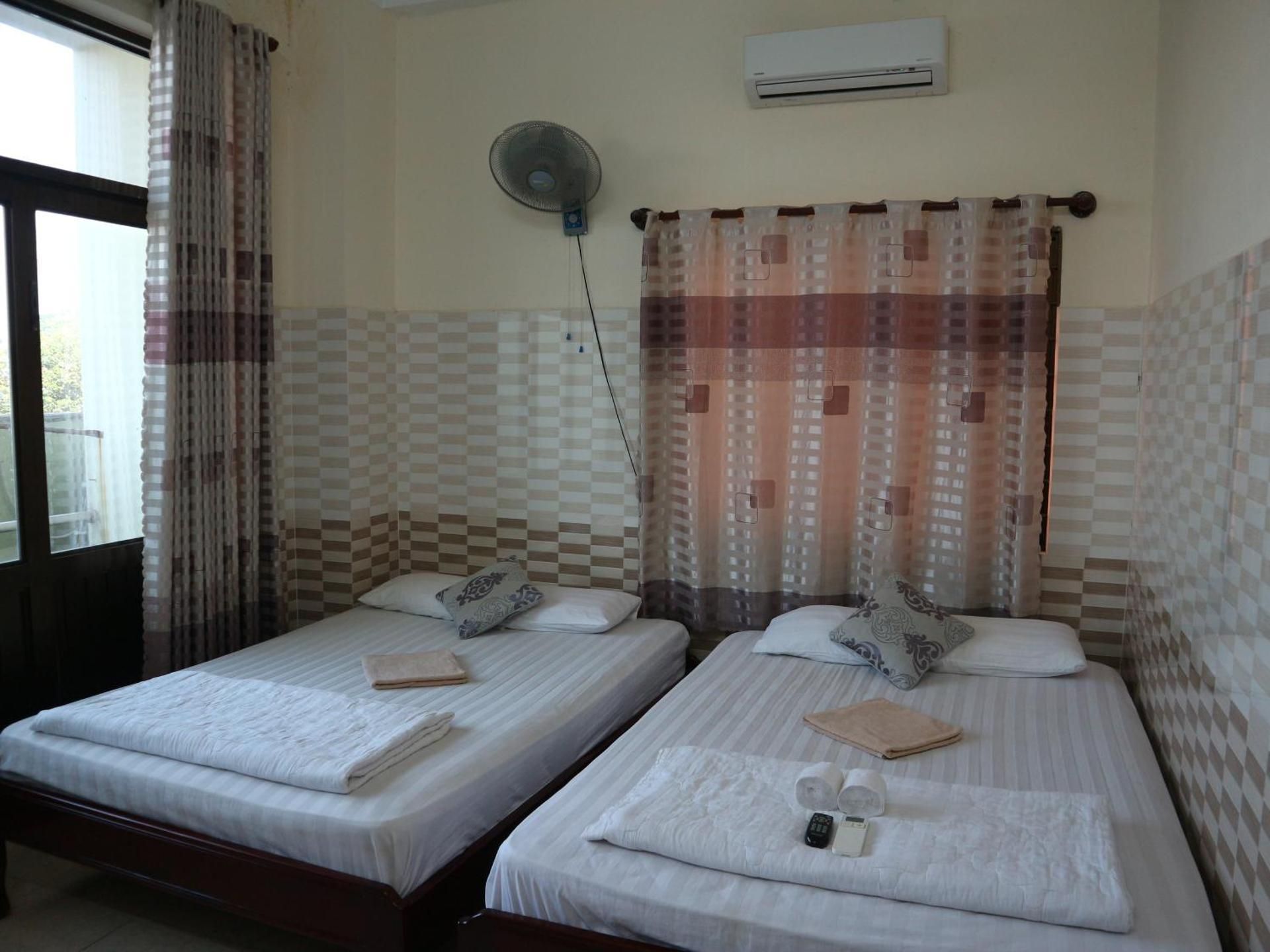 Quadruple Room with Private Bathroom