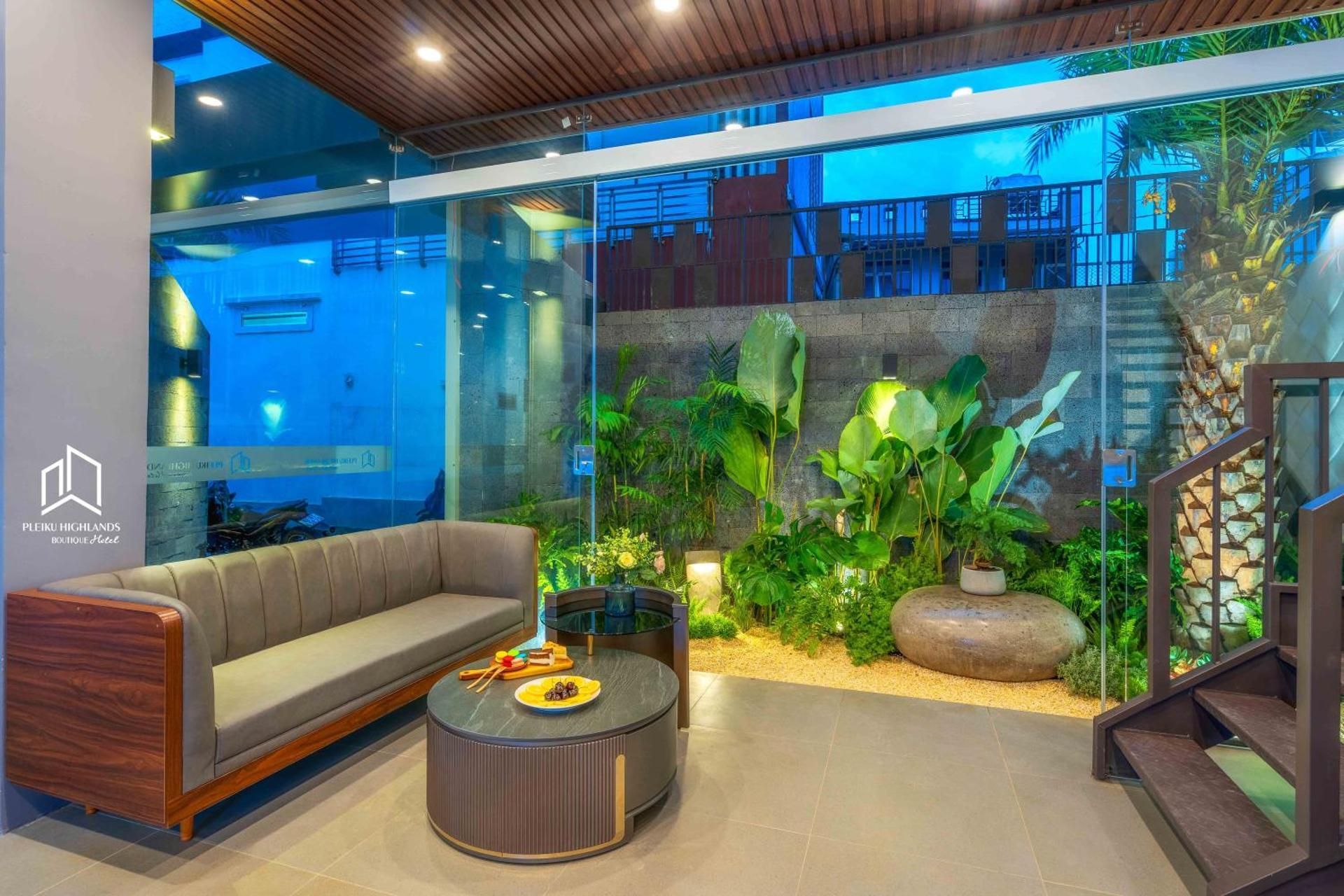 shared lounge/tv area