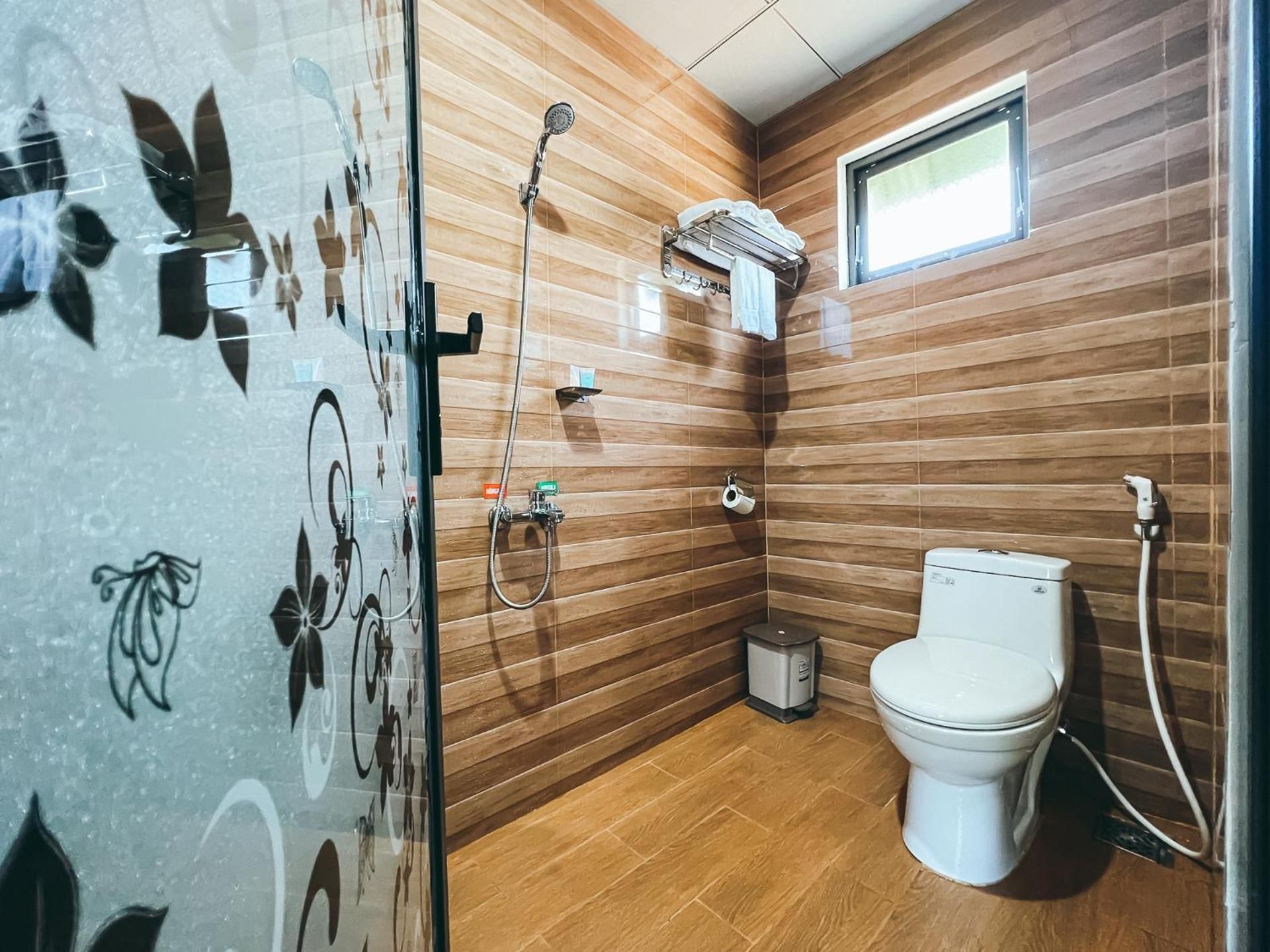 BAZAN HOME - Hotel & Bungalow Queen Room with Garden View 2