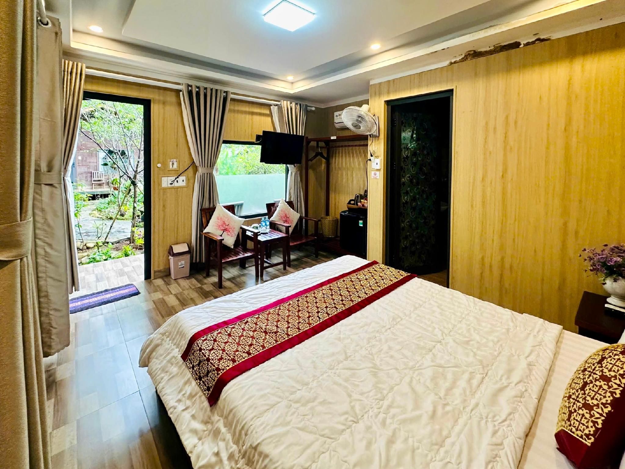 BAZAN HOME - Hotel & Bungalow Queen Room with Garden View