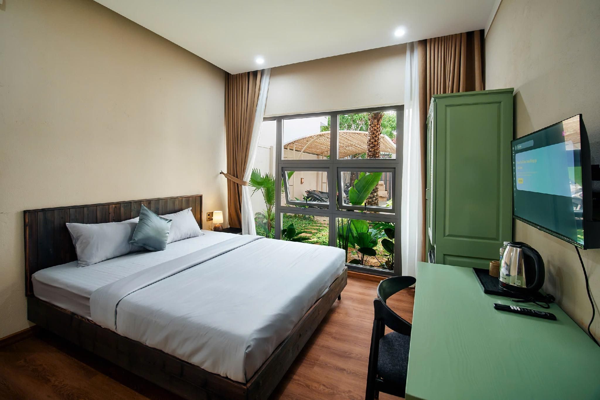 Deluxe Garden View - King Bed