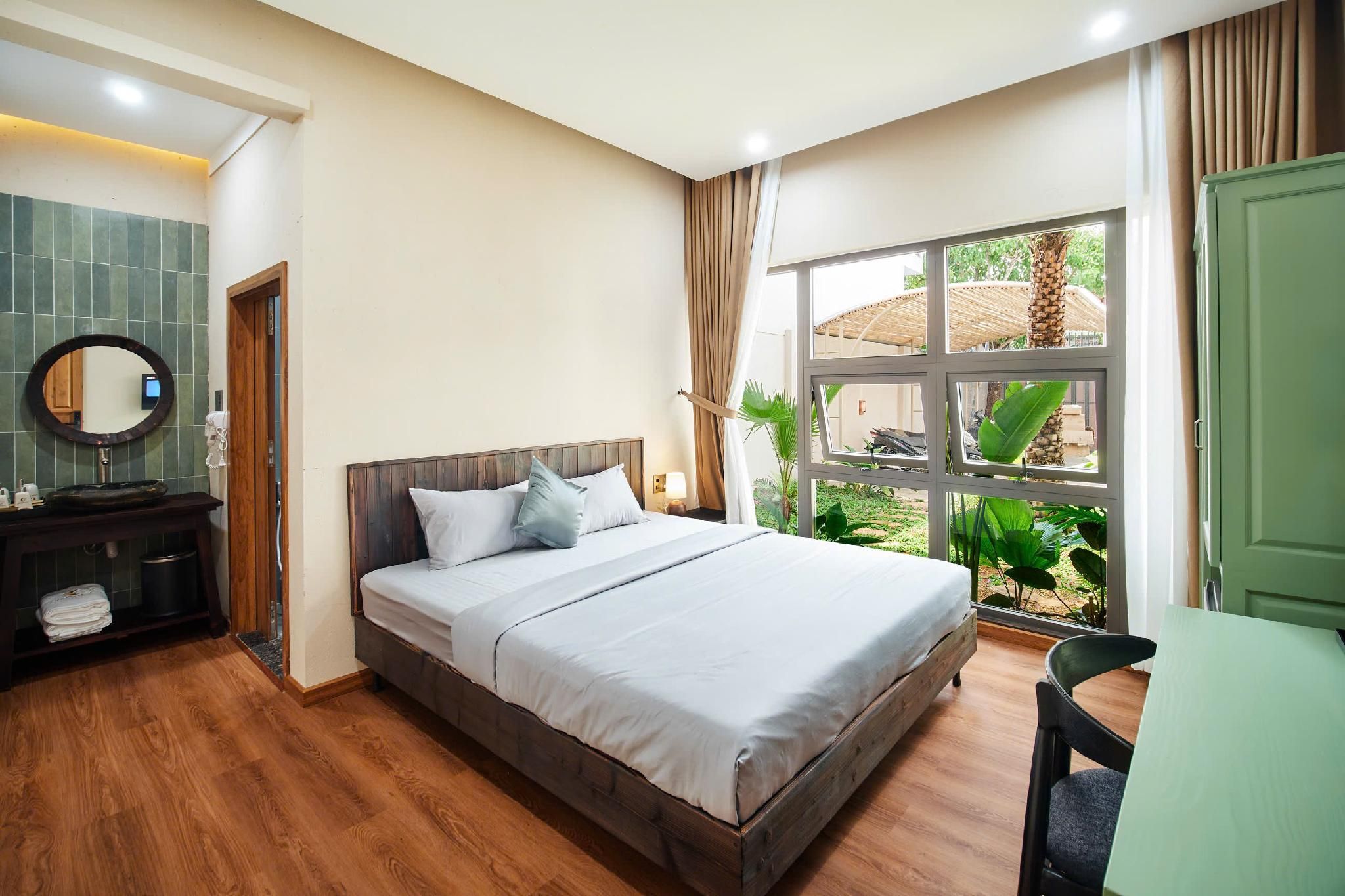Deluxe Garden View - King Bed