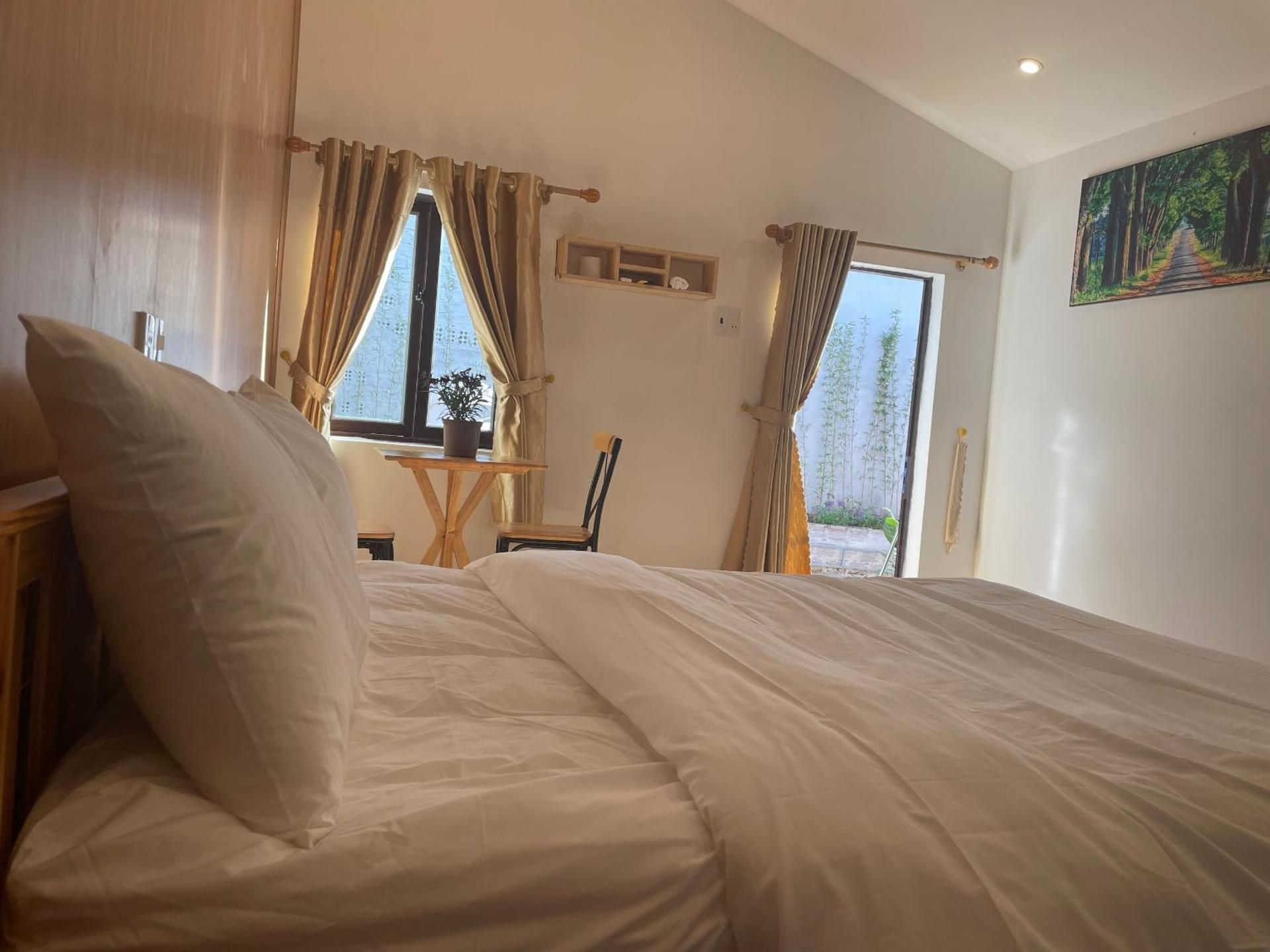 Pleiku Homestay Deluxe King Panoramic View 2