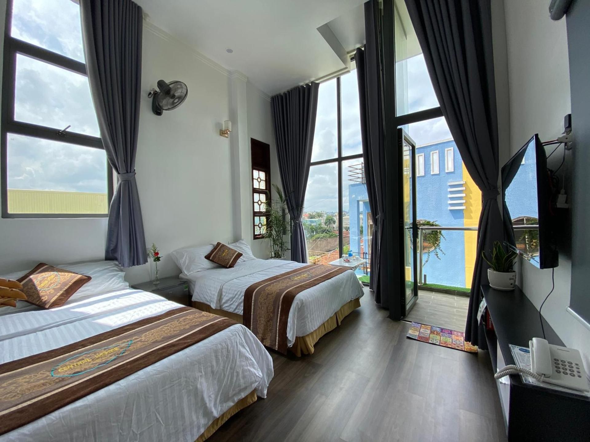 CENTRAL HOME Family Room With Shower