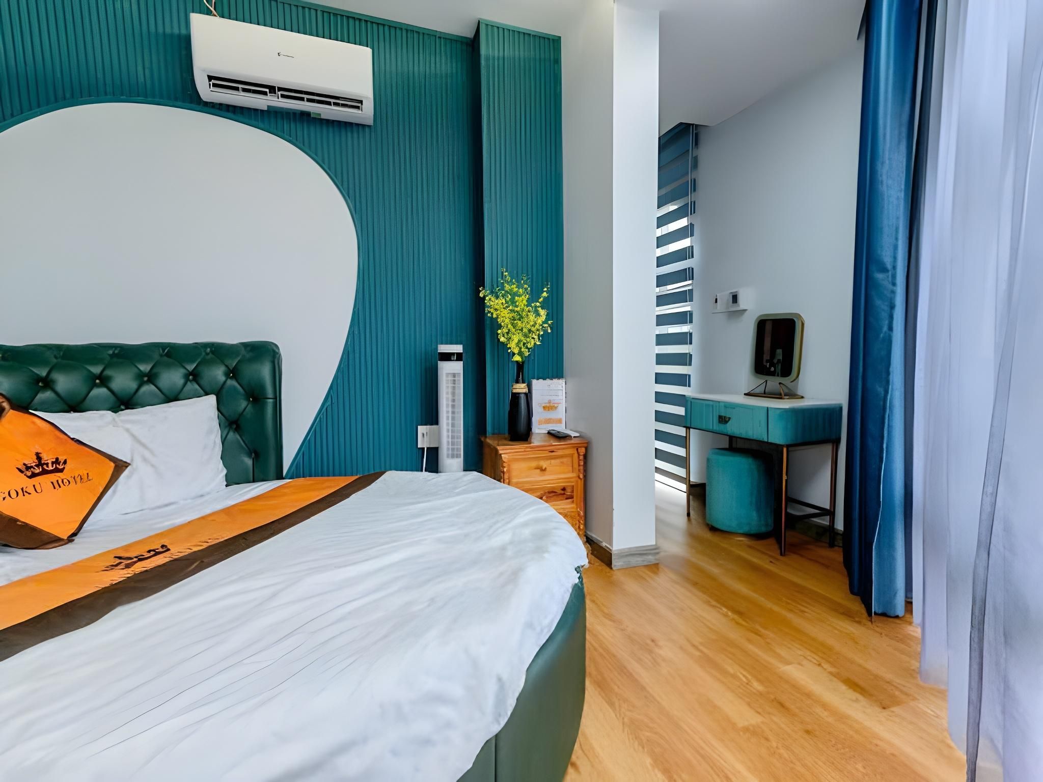 Round Bed Room