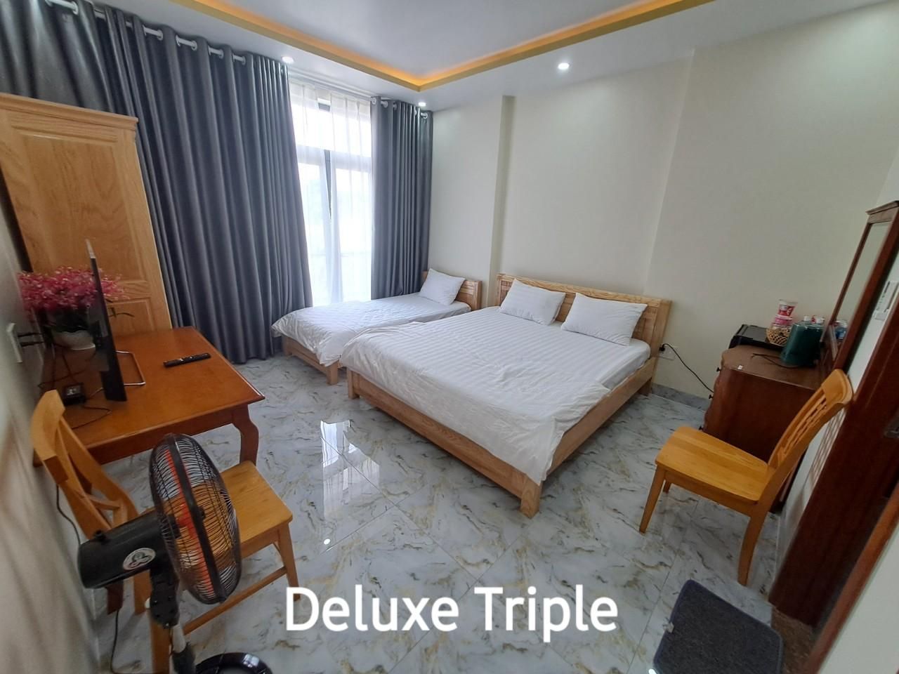 Deluxe Twin with Old Port View