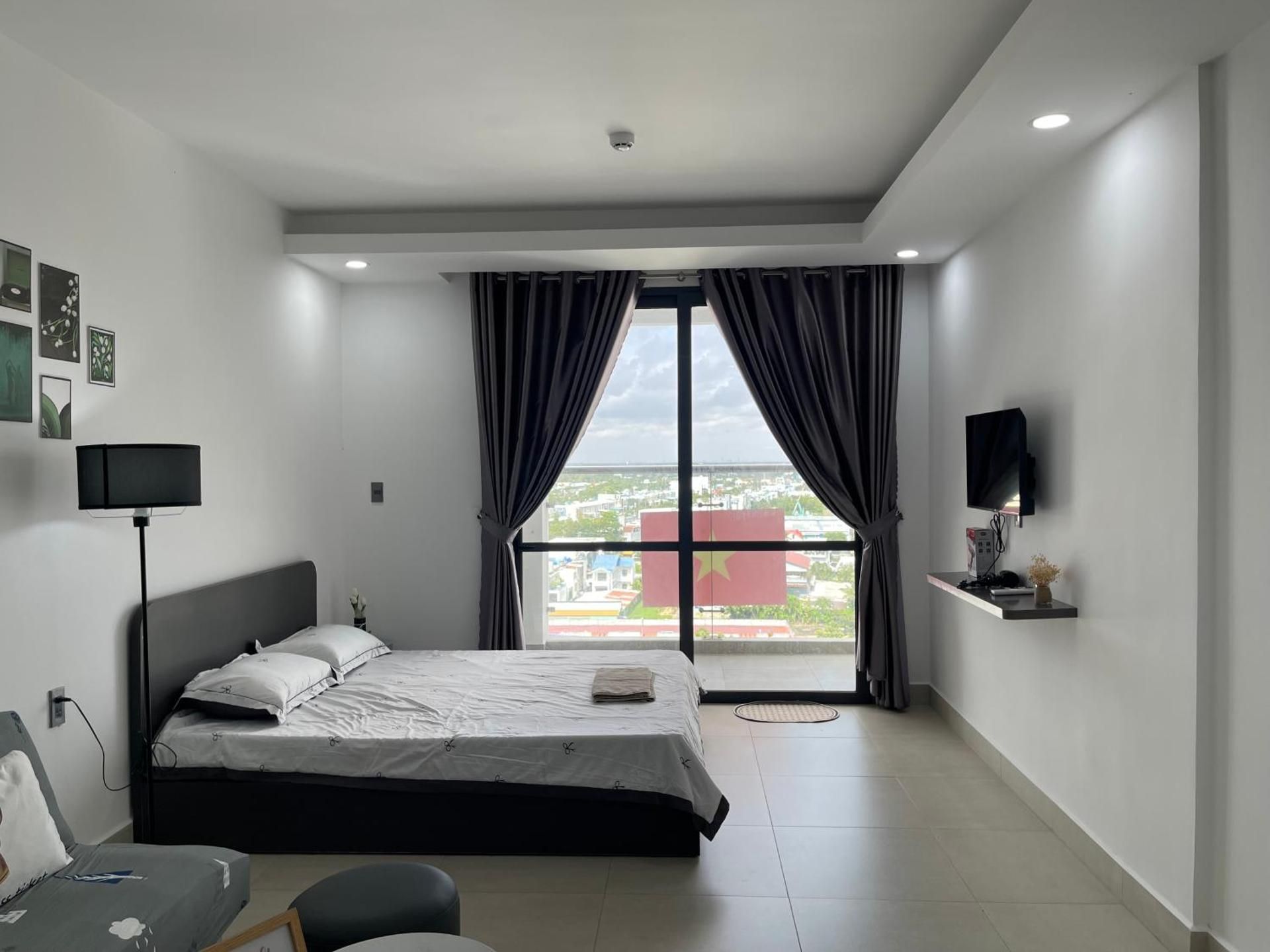 Studio Apartment with Balcony