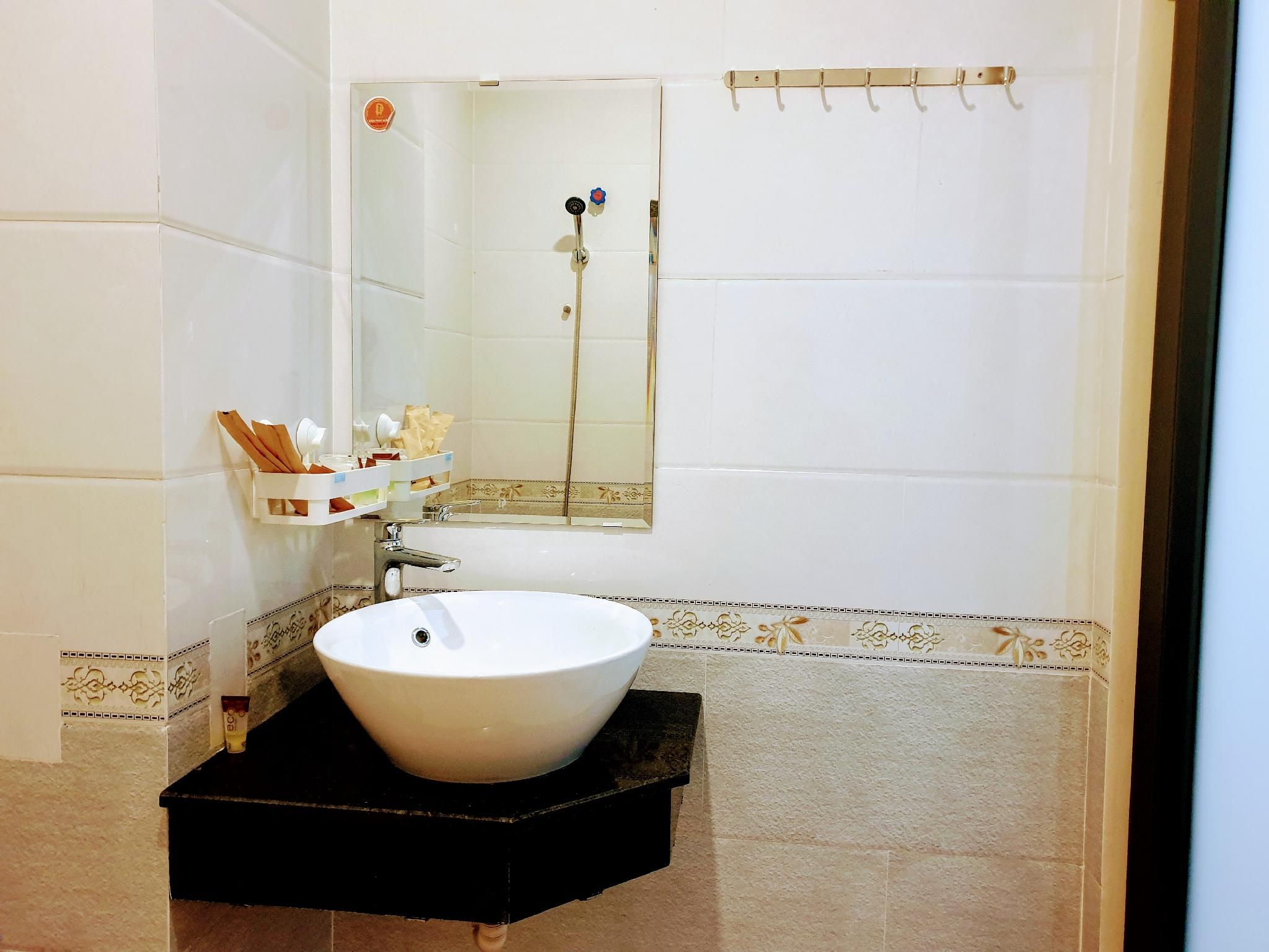 Hotel My Phuong Double Room with Garden View 3