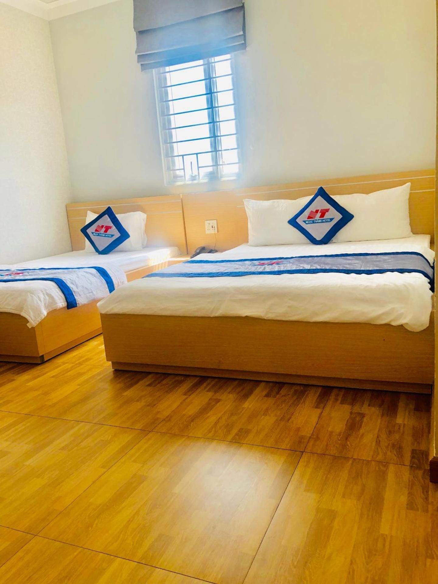 Ngoc Thanh Premium Triple Room with 1 King and 1 Sofa Bed 2