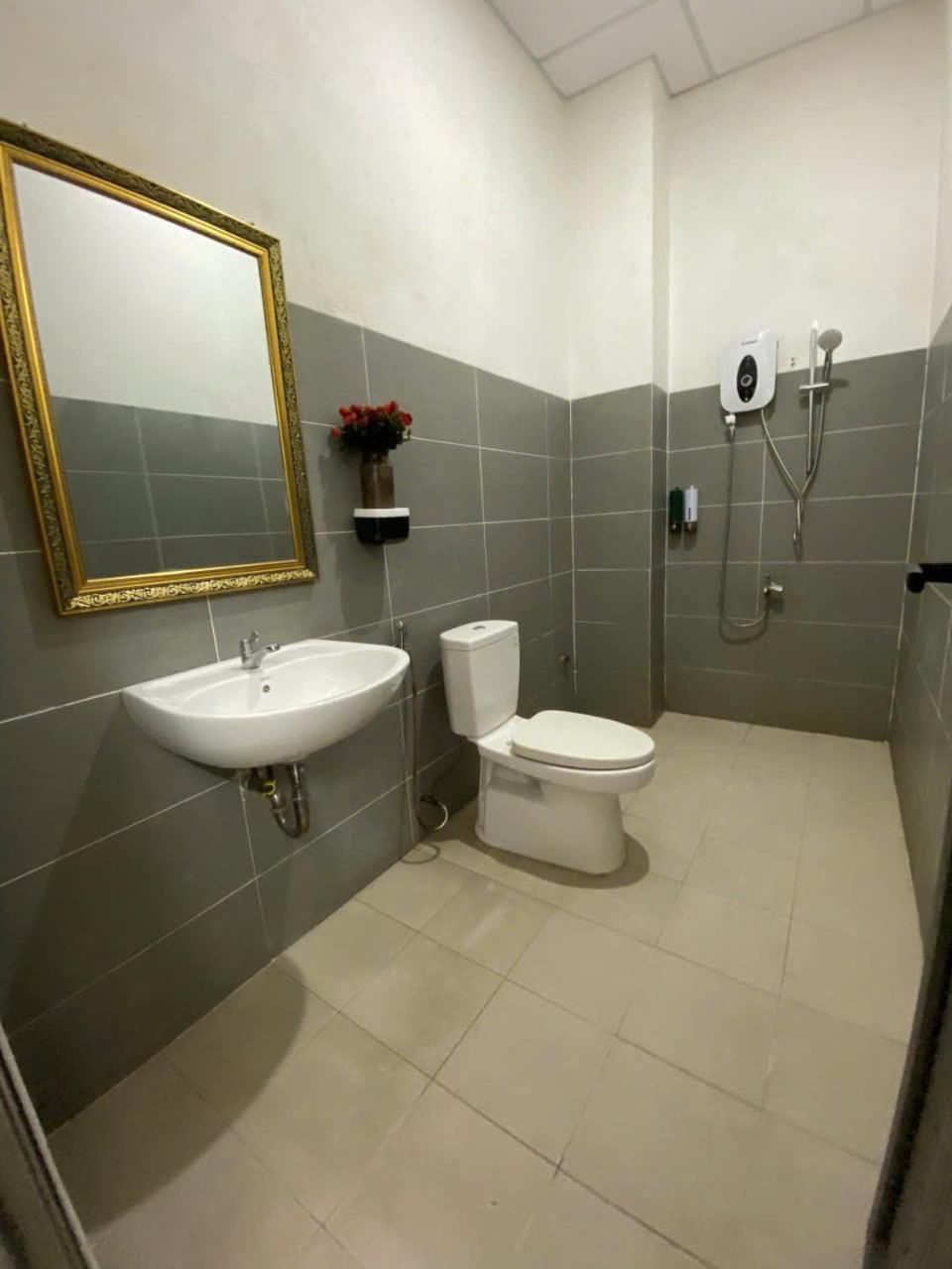 HOANG PHUC HOTEL Comfort Quadruple Room 3