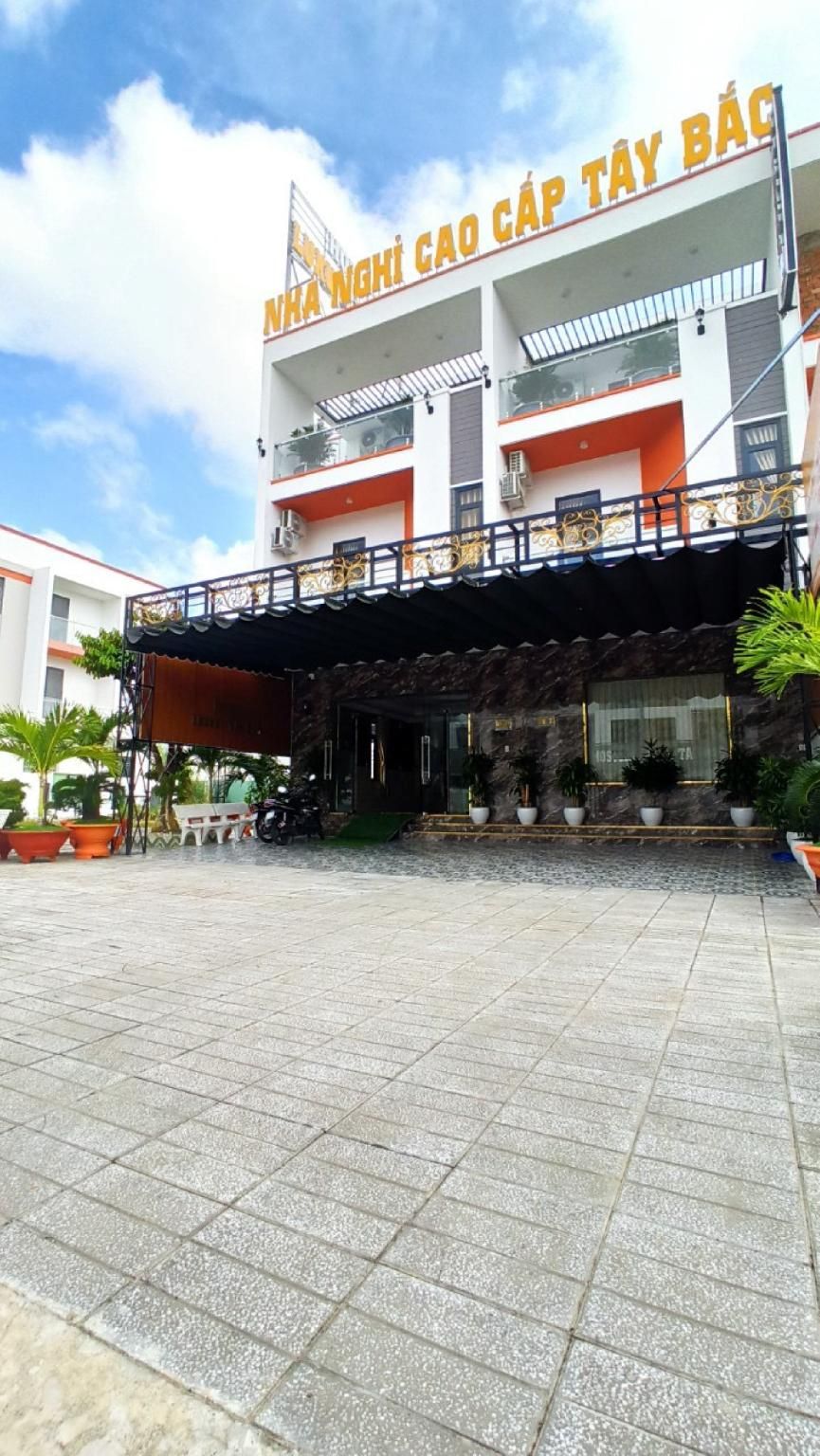 Hostel Luxury Tây Bắc