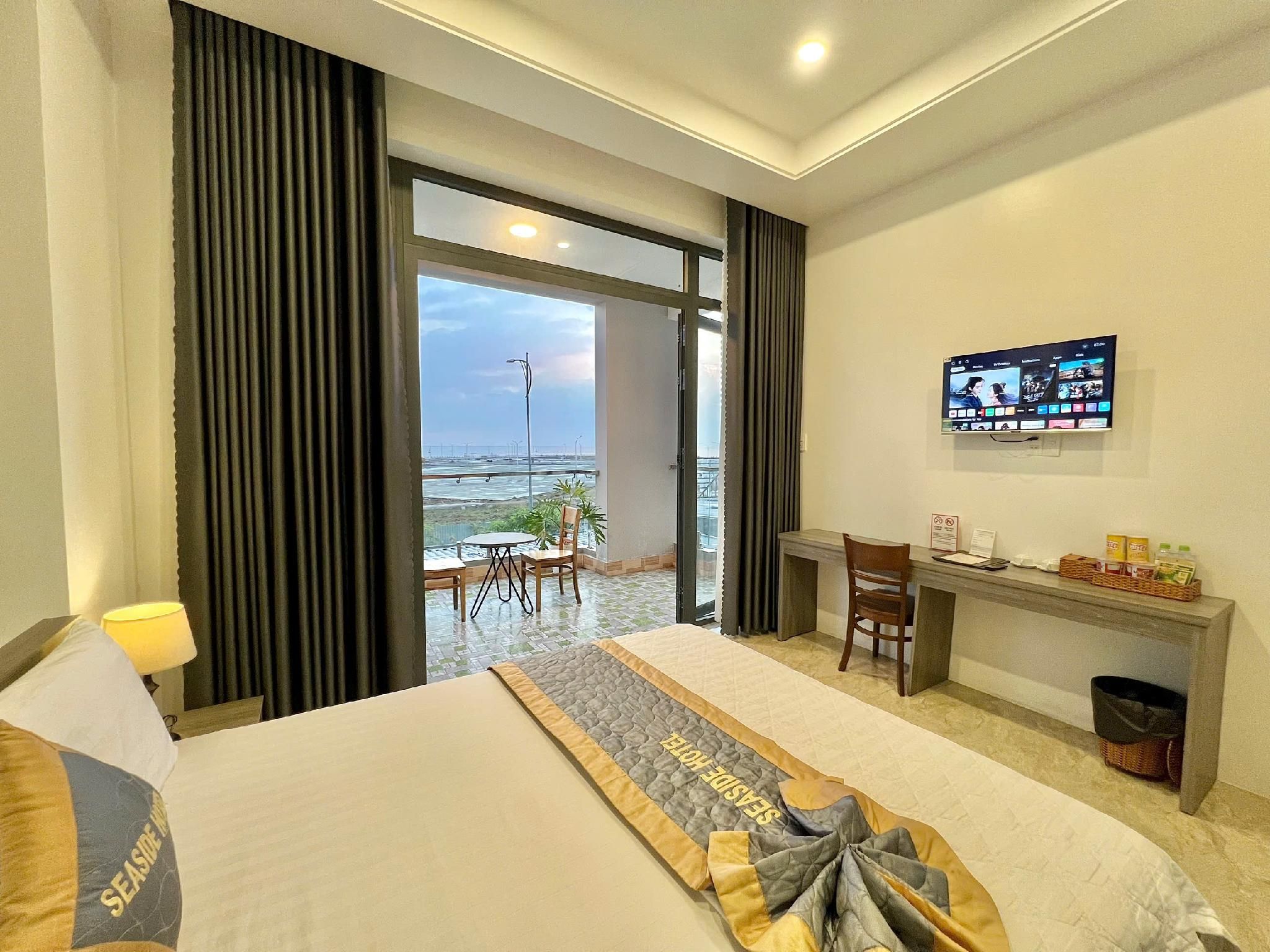 SEASIDE HOTEL  Sea View Deluxe Room with Balcony 2